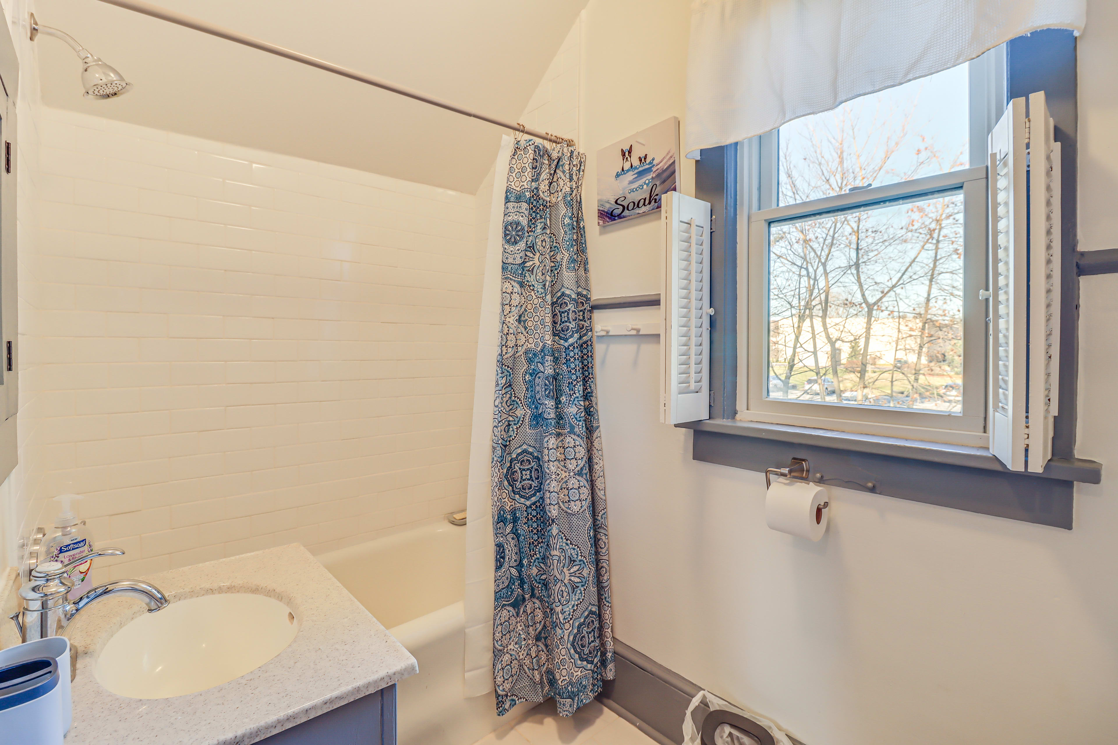 Full Bathroom | 2nd Floor | Complimentary Toiletries | Hair Dryer