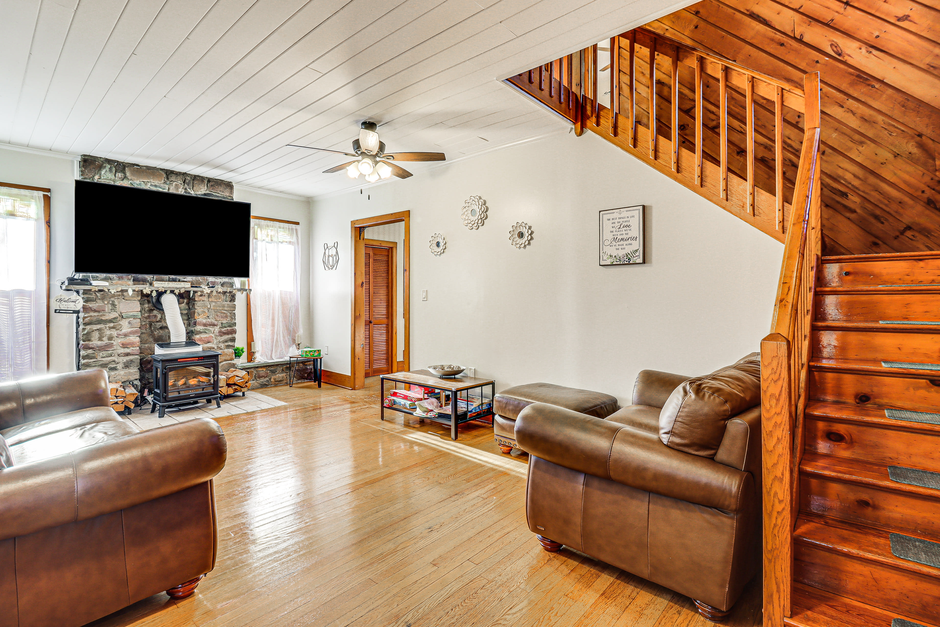 Tannersville Vacation Rental | 3BR | 2BA | 1,309 Sq Ft | Stairs Required