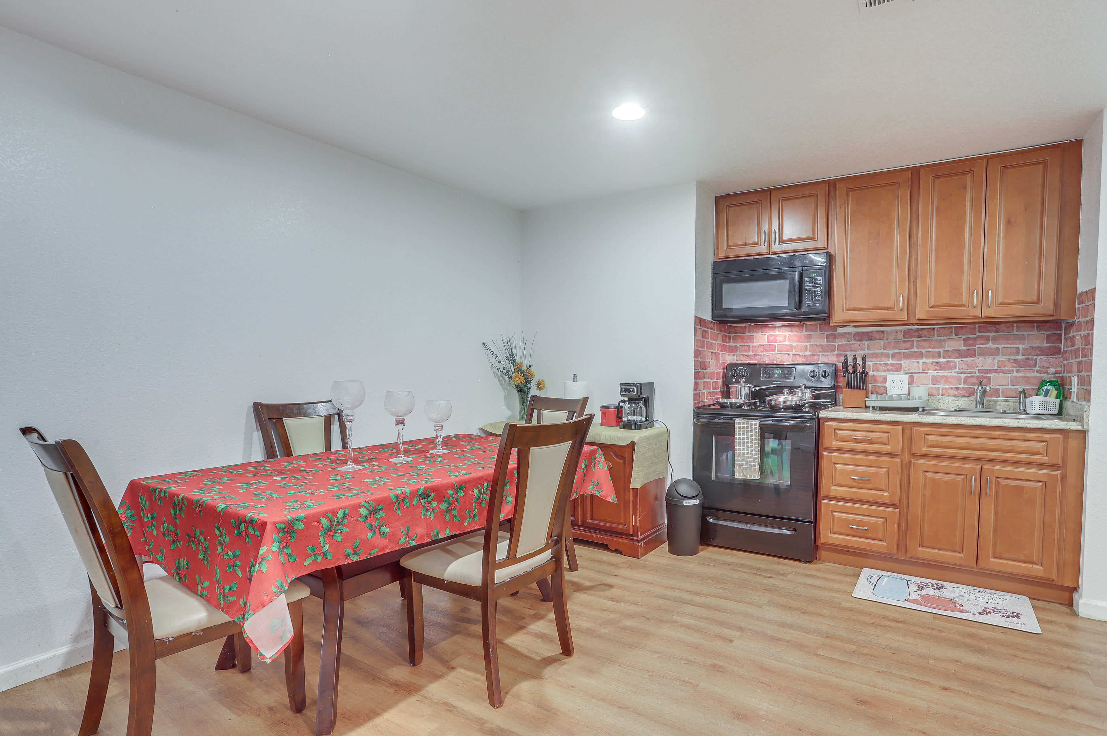 Dining Area | Dishware & Flatware Provided