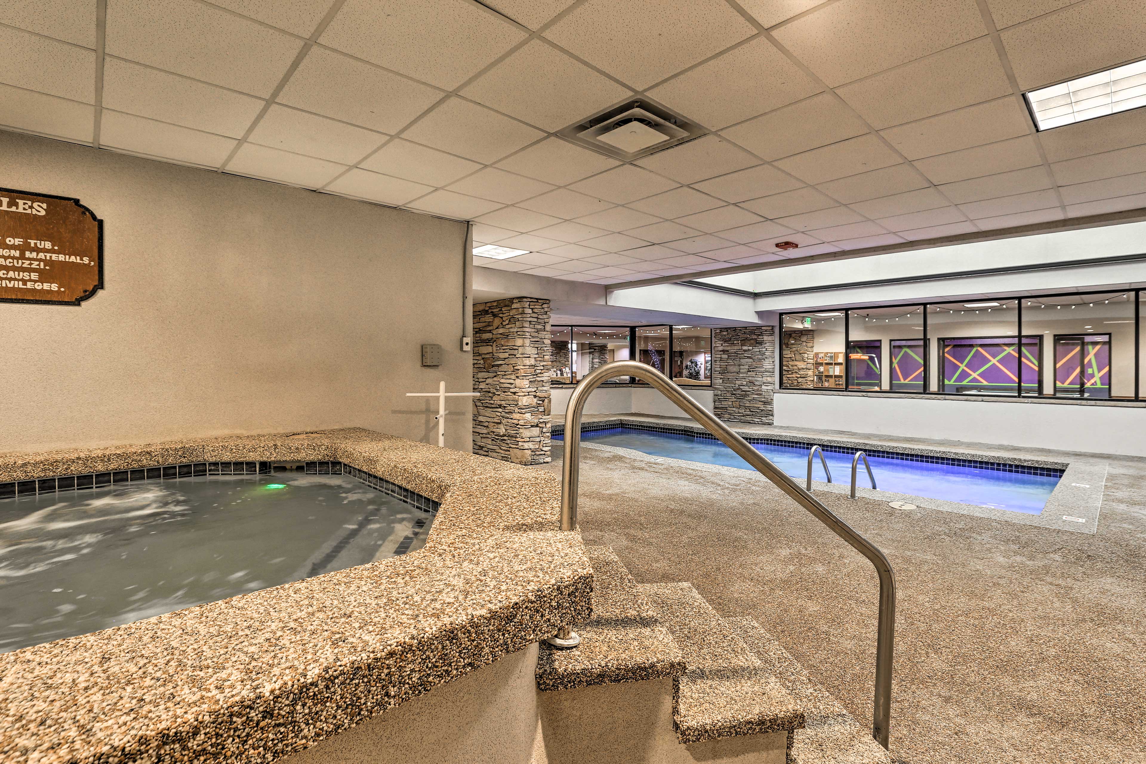 Resort Amenities | 2 Hot Tubs | Heated Indoor Pool