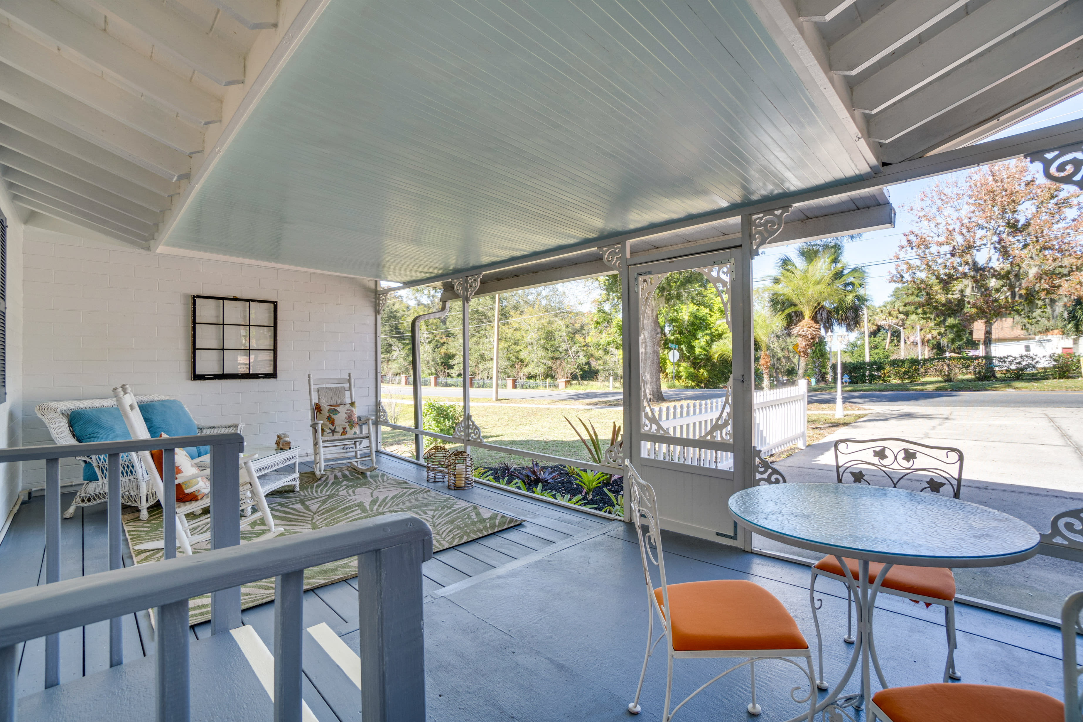 Screened Porch | Single-Story Home