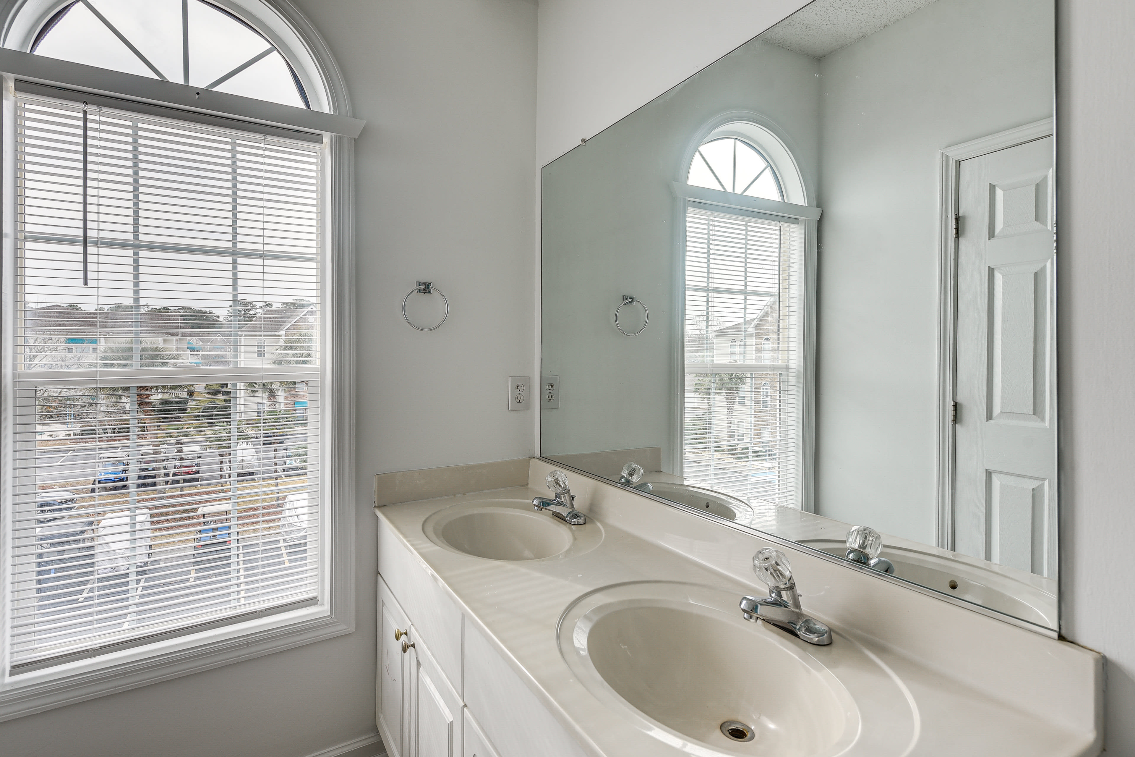 En-Suite Bathroom | Complimentary Toiletries |  Plastic Shower Grab Rail