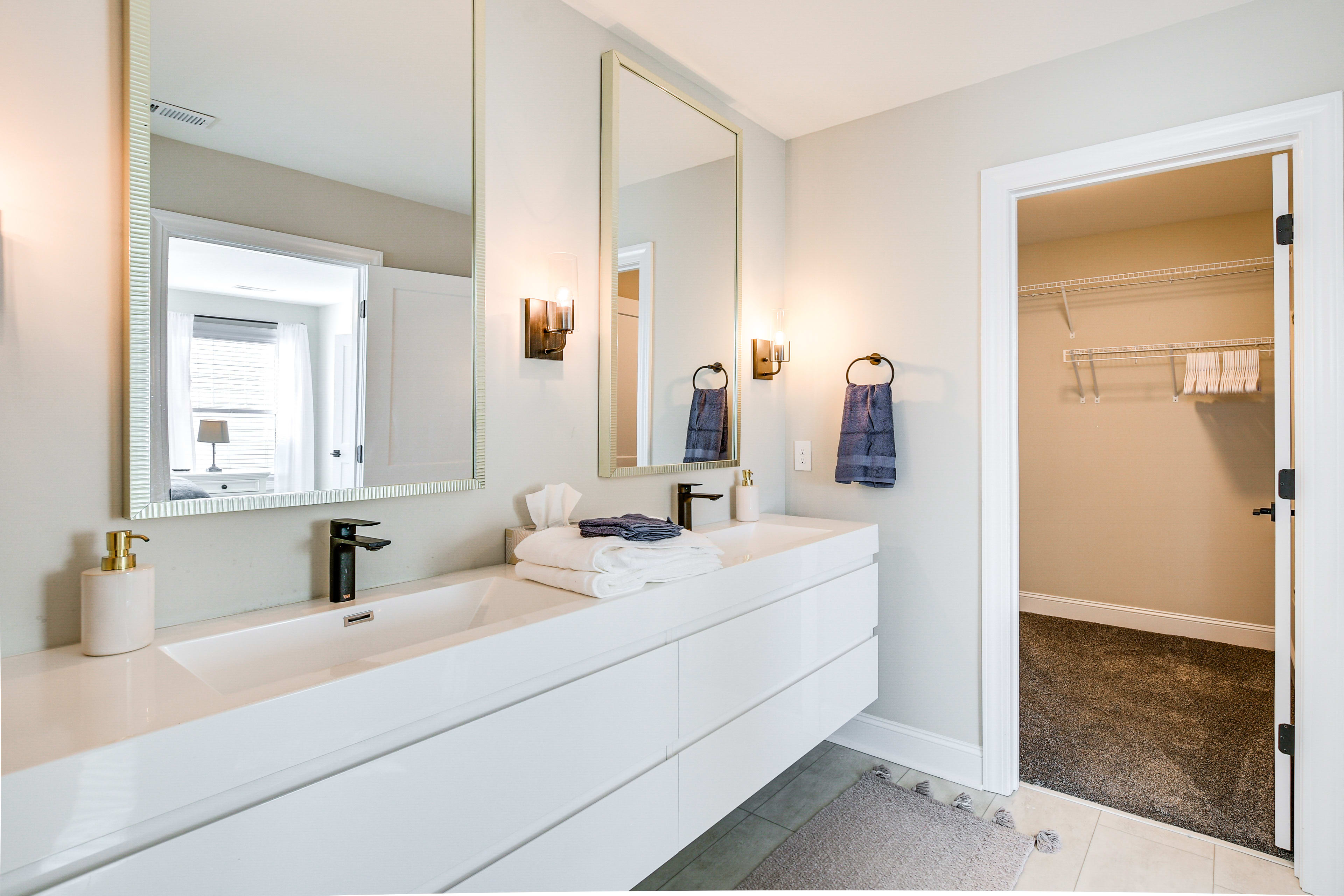 Full Bathroom | 2nd Floor | Complimentary Toiletries