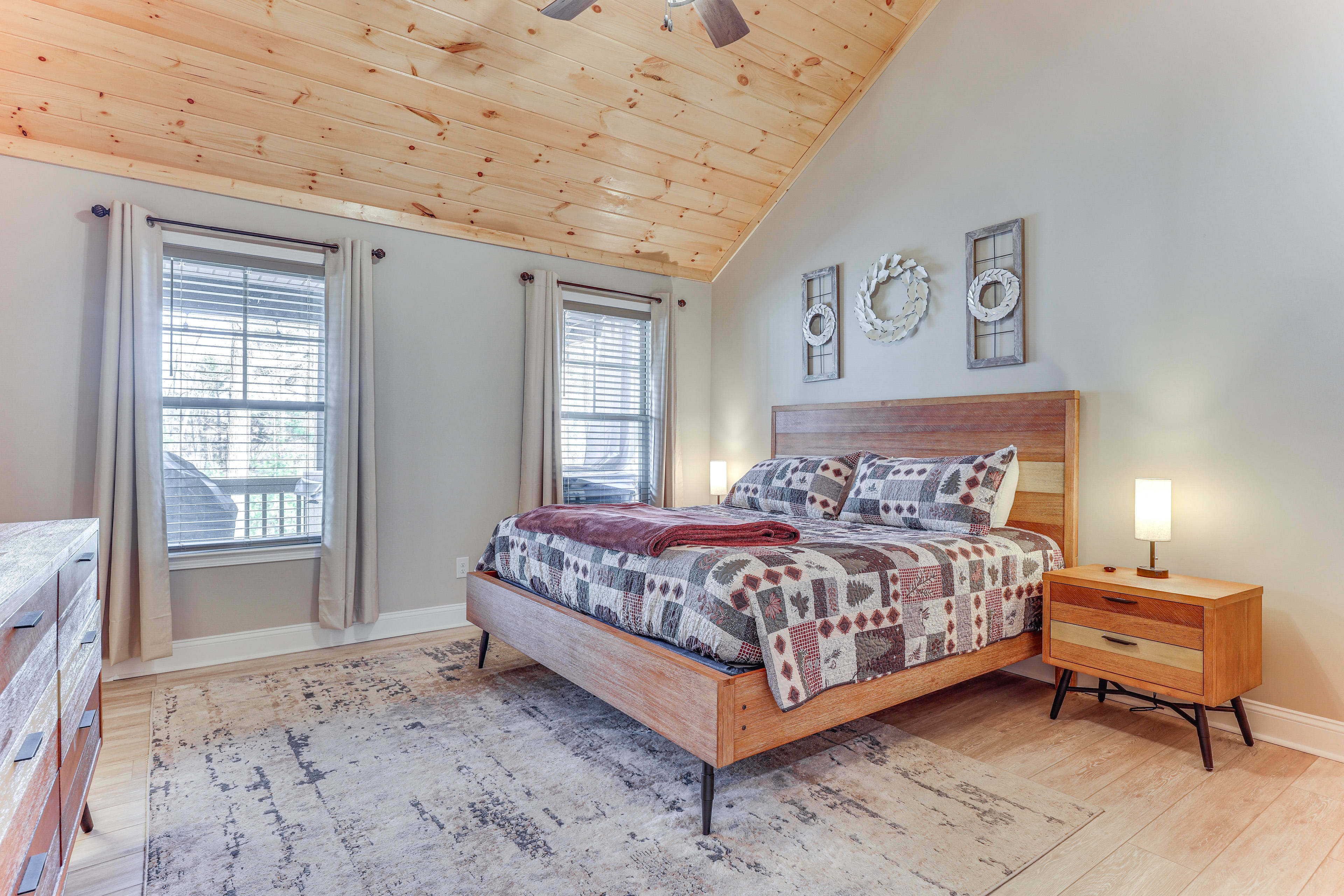 Bedroom 1 | King Bed | En-Suite Bathroom