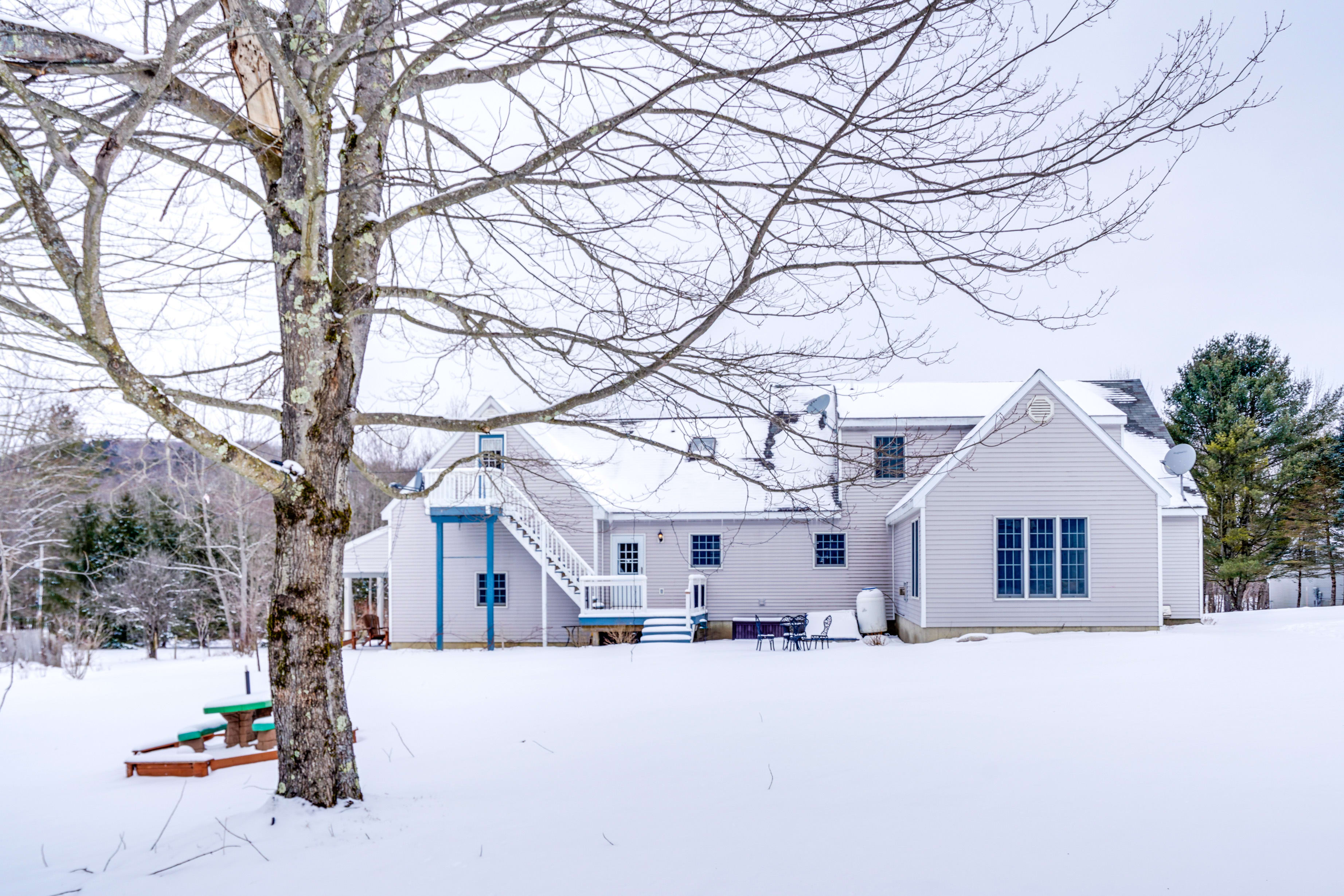 7-Acre Property | Fire Pit | Picnic Tables | Treehouse