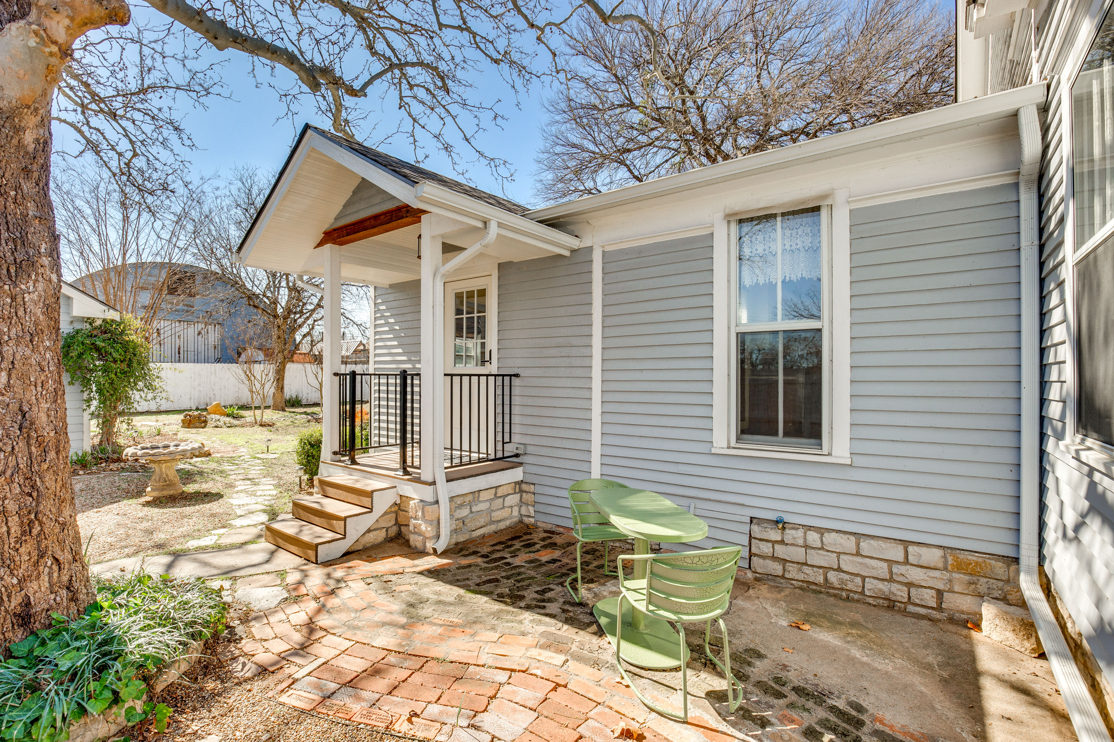 Patio | Outdoor Seating