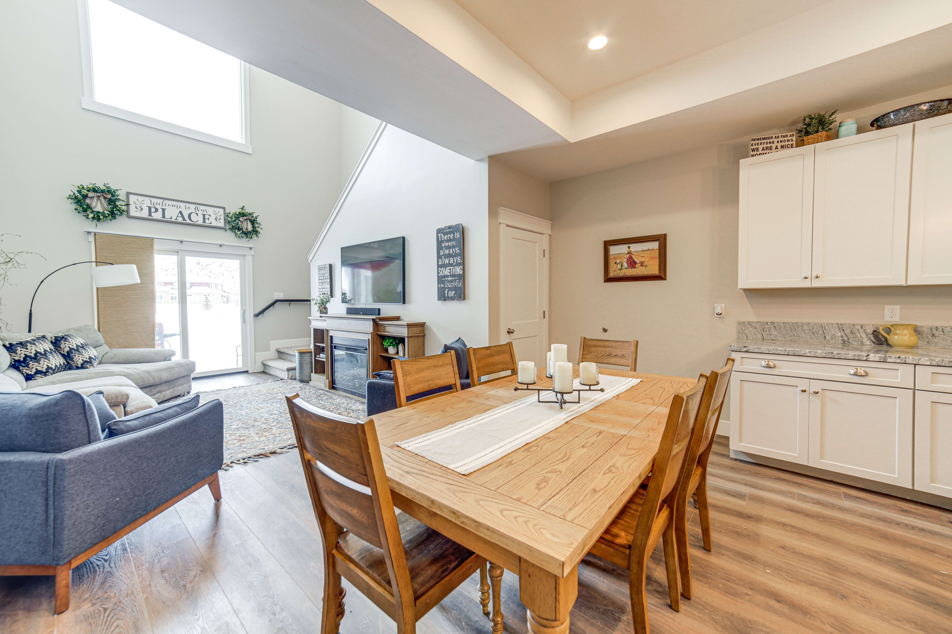 Dining Area | Dishware/Flatware | 1st Floor