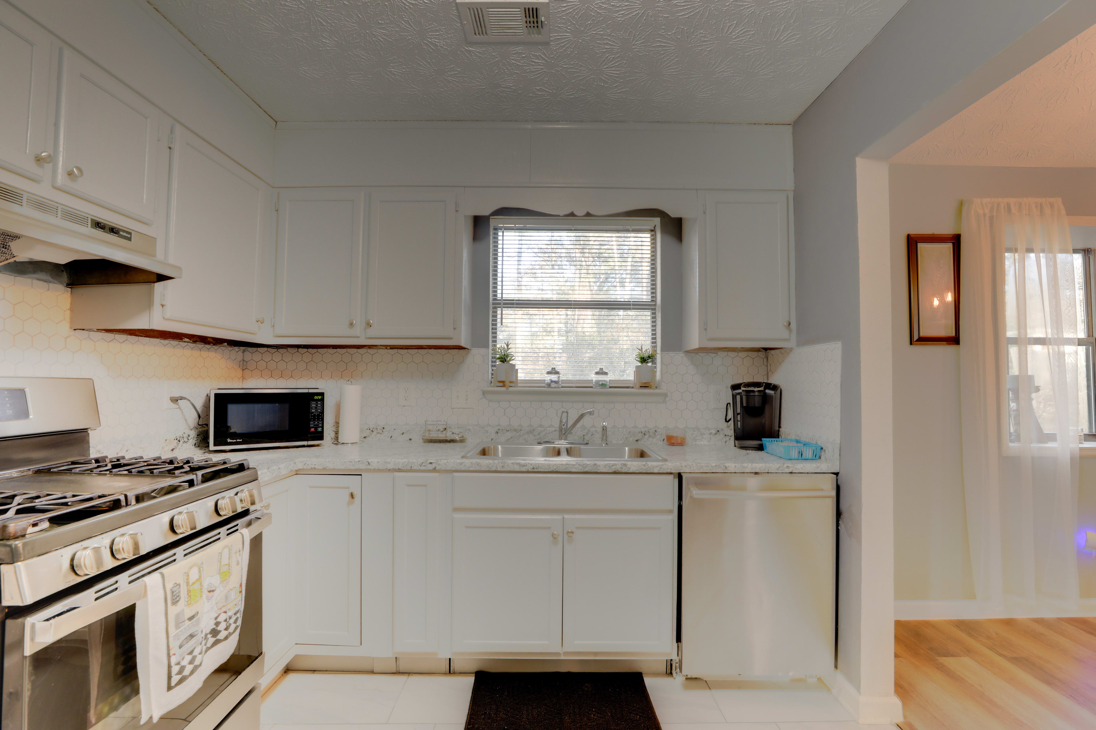 Kitchen | Equipped w/ Cooking Basics