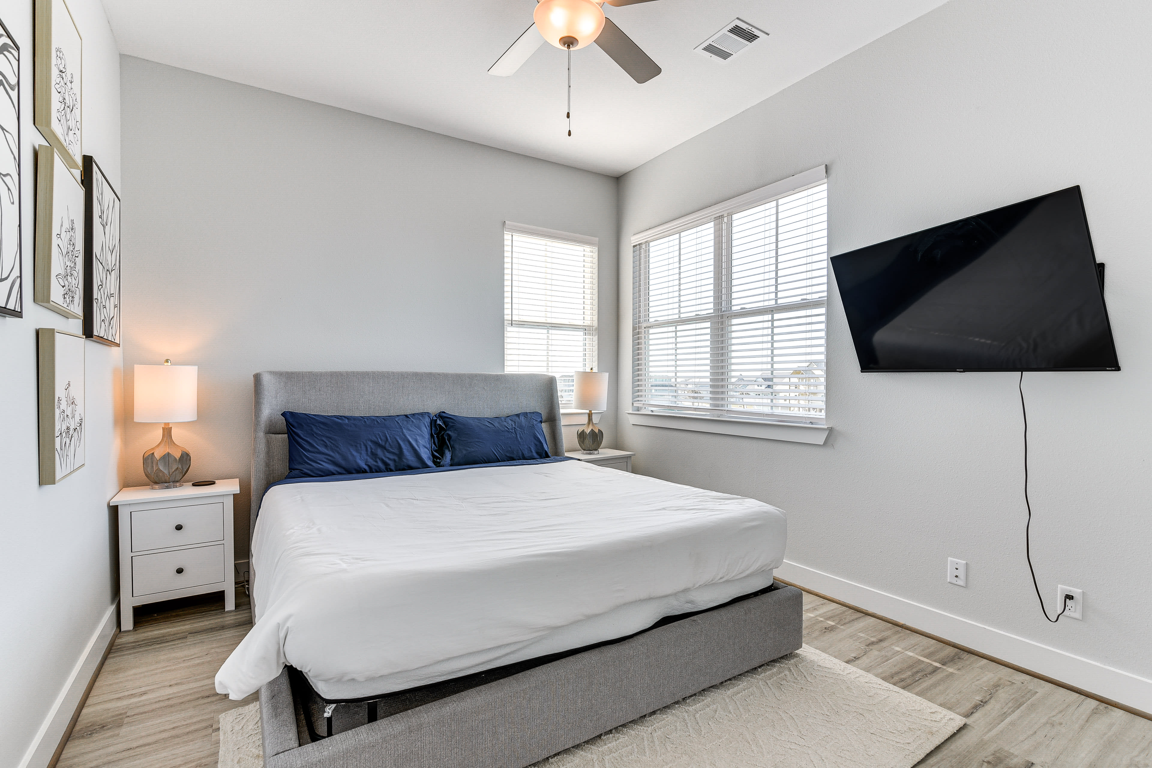 Bedroom 2 | 2nd Floor | Queen Bed | Smart TV | Linens Provided