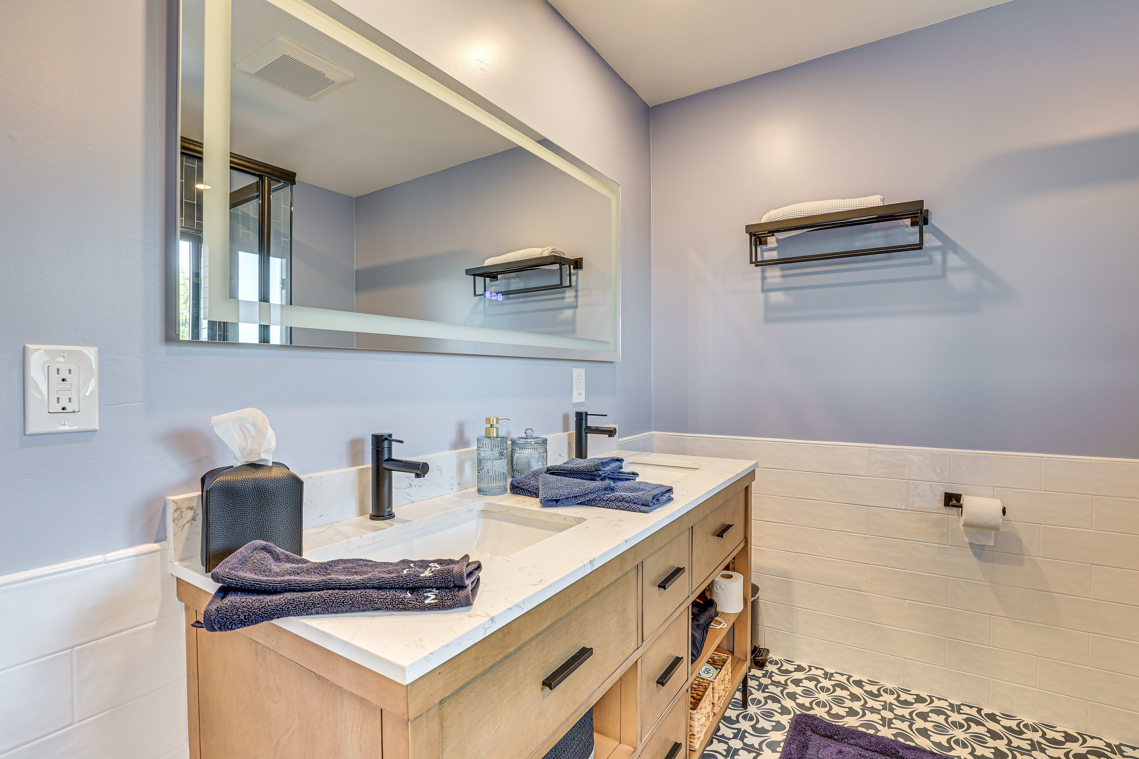 Full Bathroom | Complimentary Toiletries