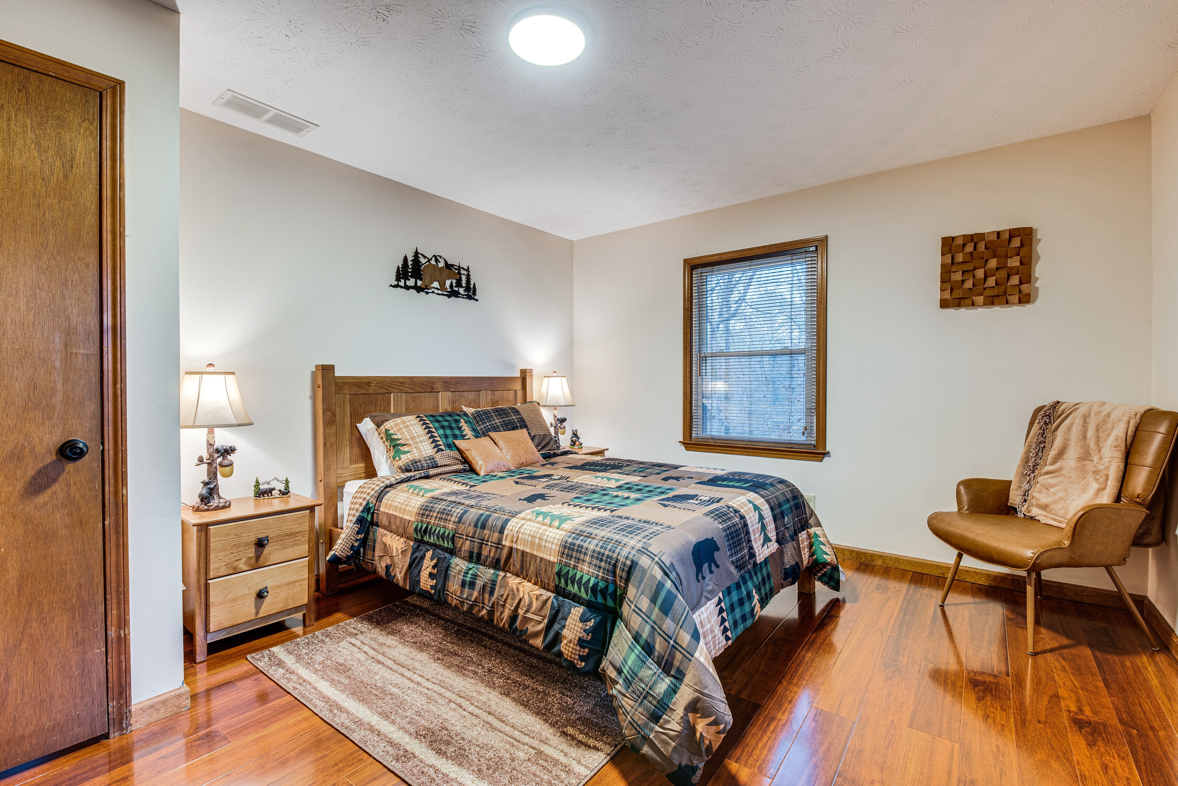 Bedroom 1 | Queen Bed | 2nd Floor | Linens & Towels