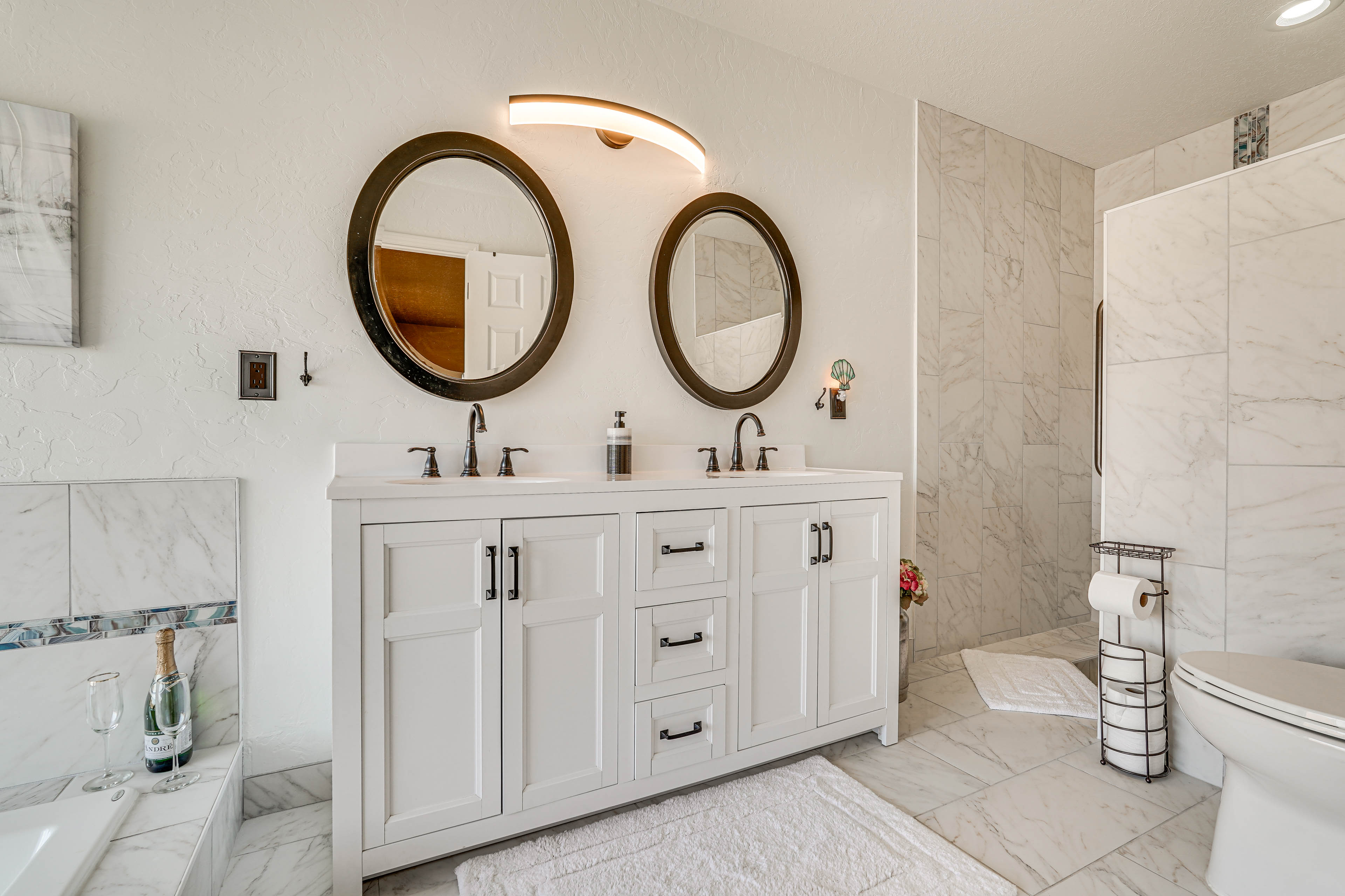 En-Suite Bathroom | Towels Provided | Complimentary Toiletries