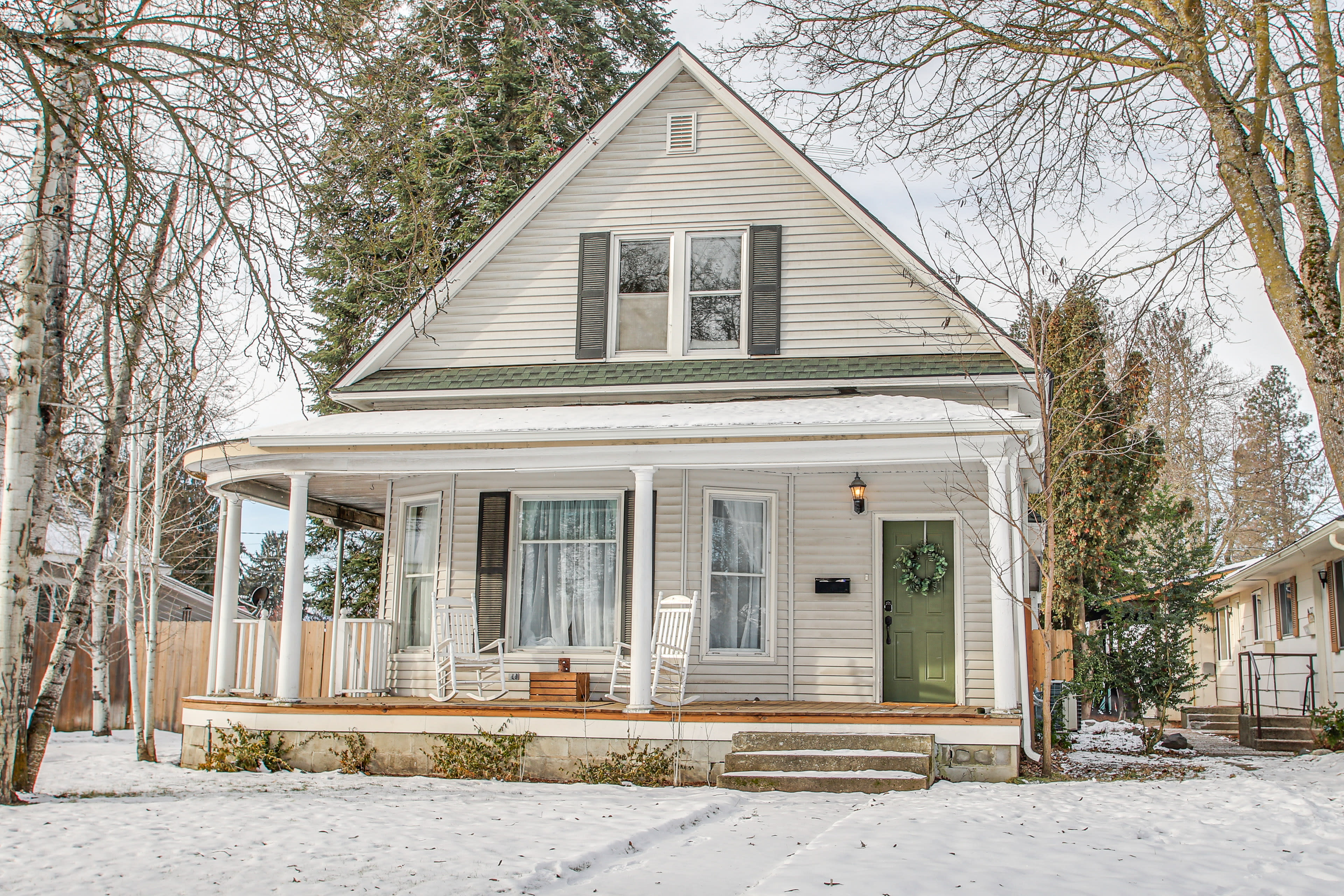 House Exterior | Furnished Porch