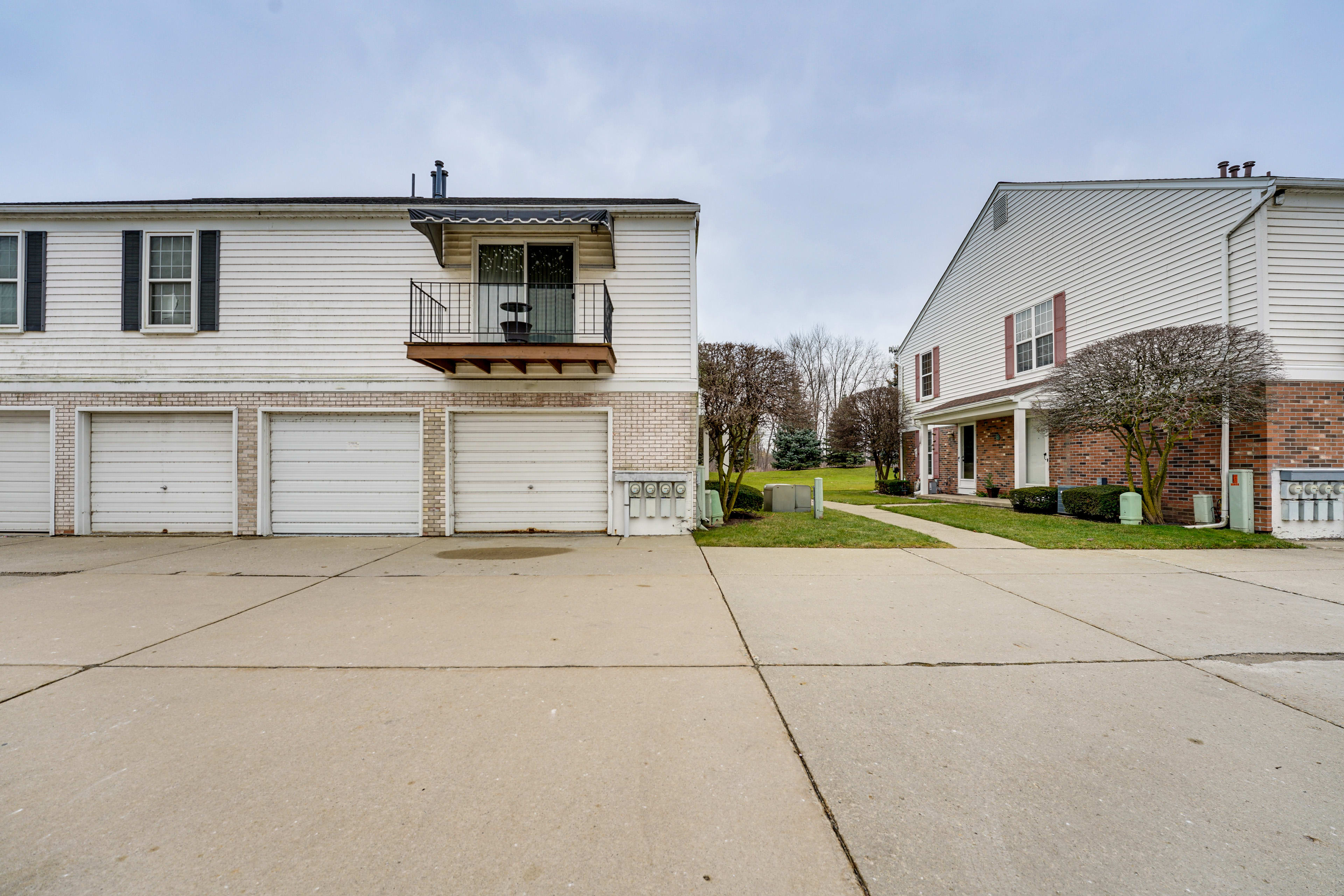 Parking | Community Lot (2 Vehicles) | No Garage Access