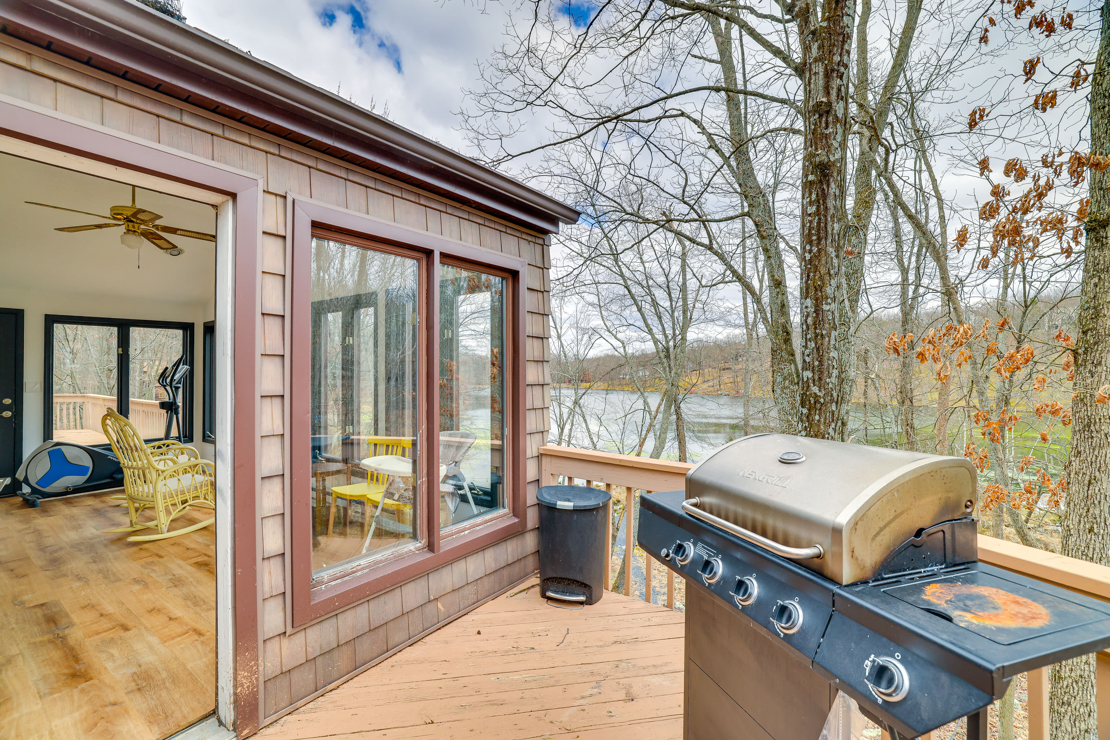 2nd-Floor Deck | Gas Grill