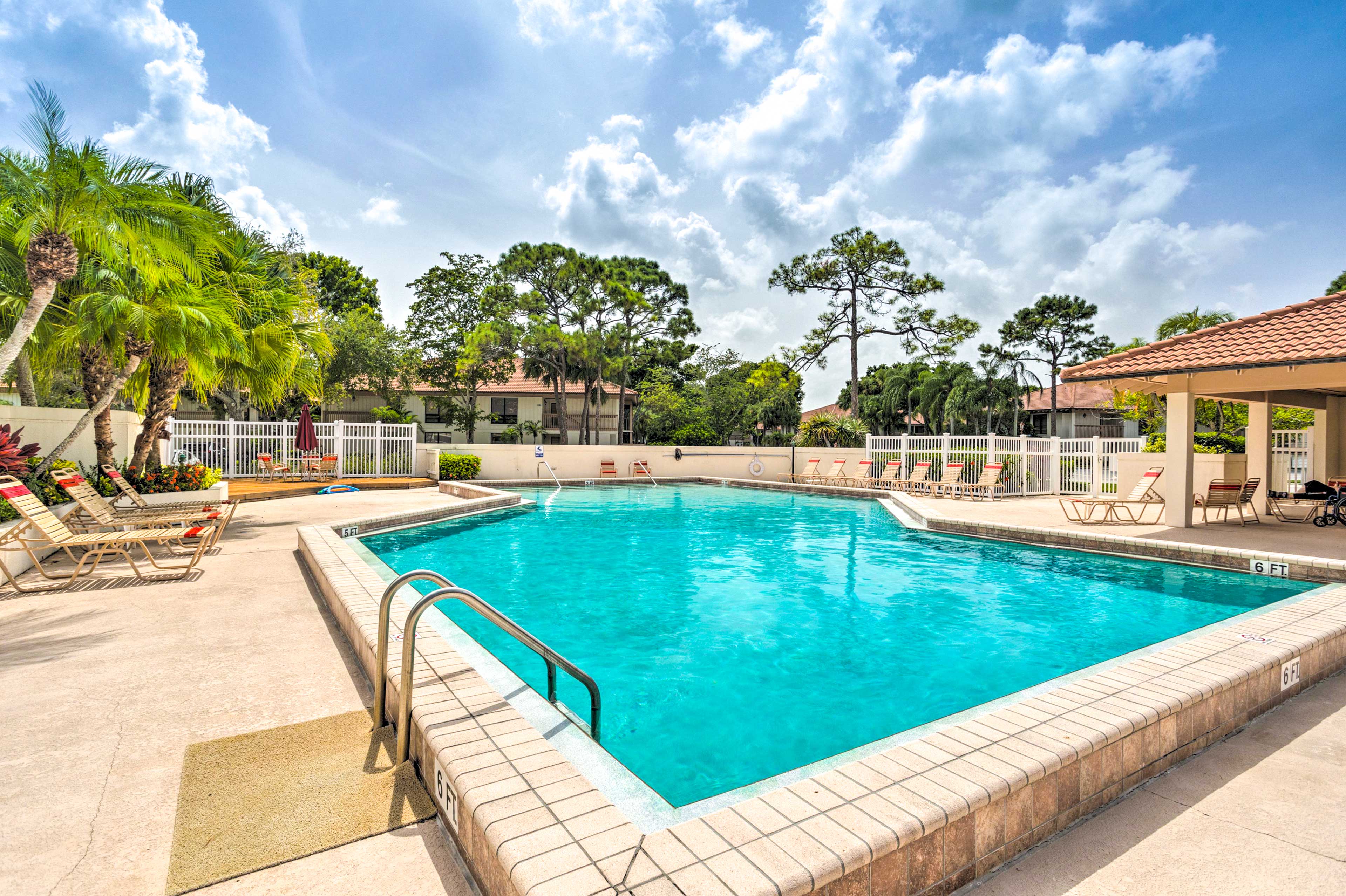 Community Amenities | Outdoor Pool | Playgrounds & Walking Paths