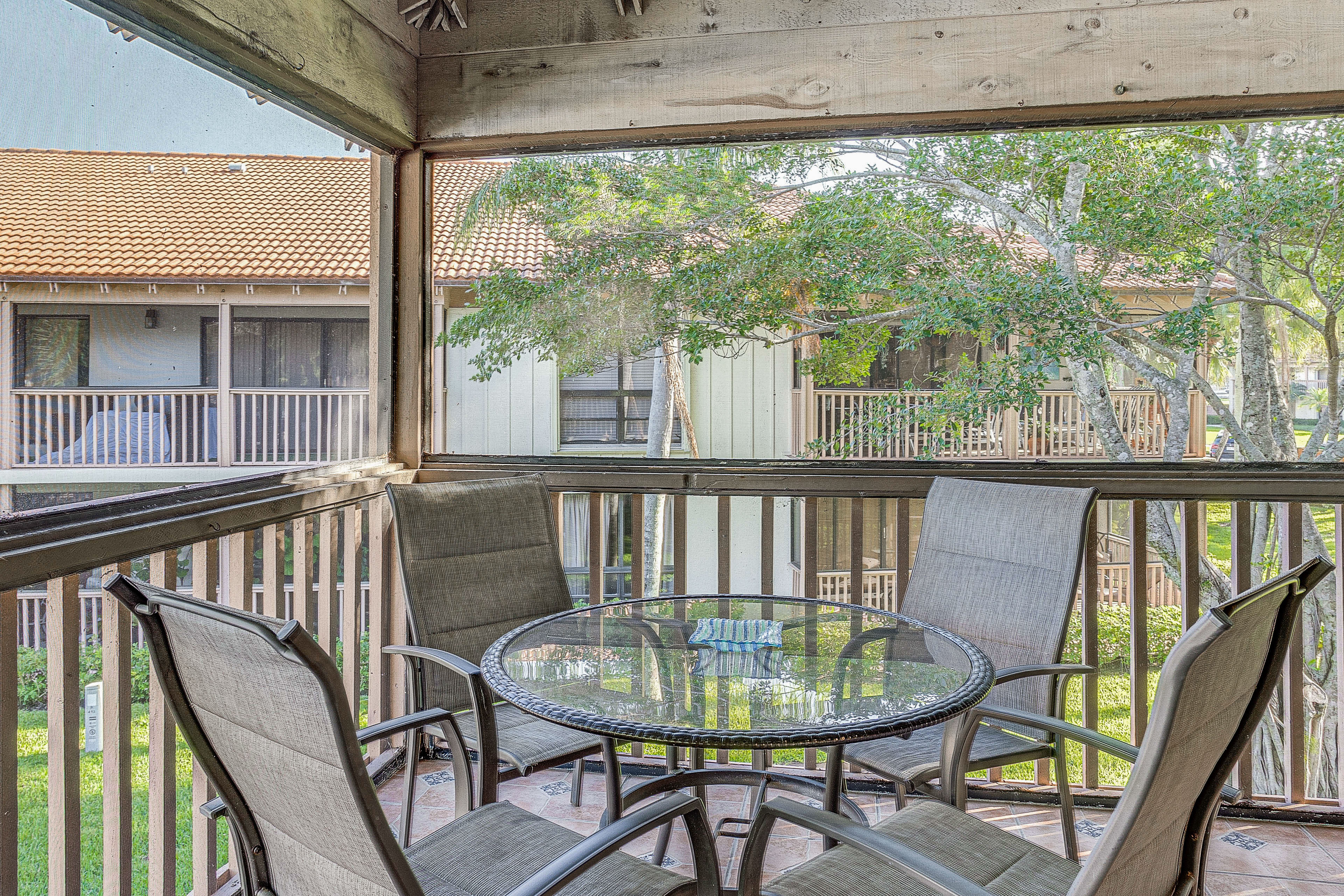 Screened Porch | Outdoor Dining Area