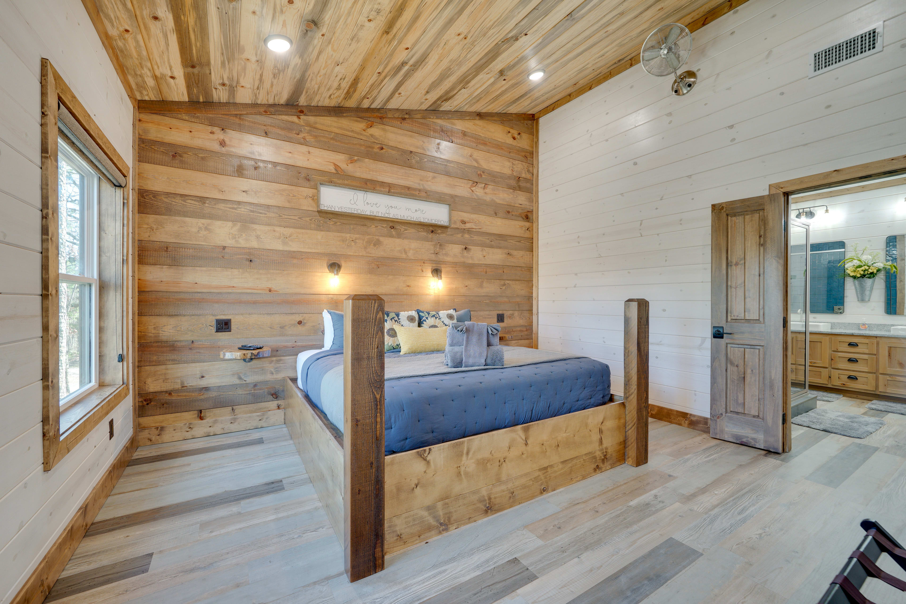 Bedroom 2 | 1st Floor | King Bed | Smart TV | En-Suite Bathroom