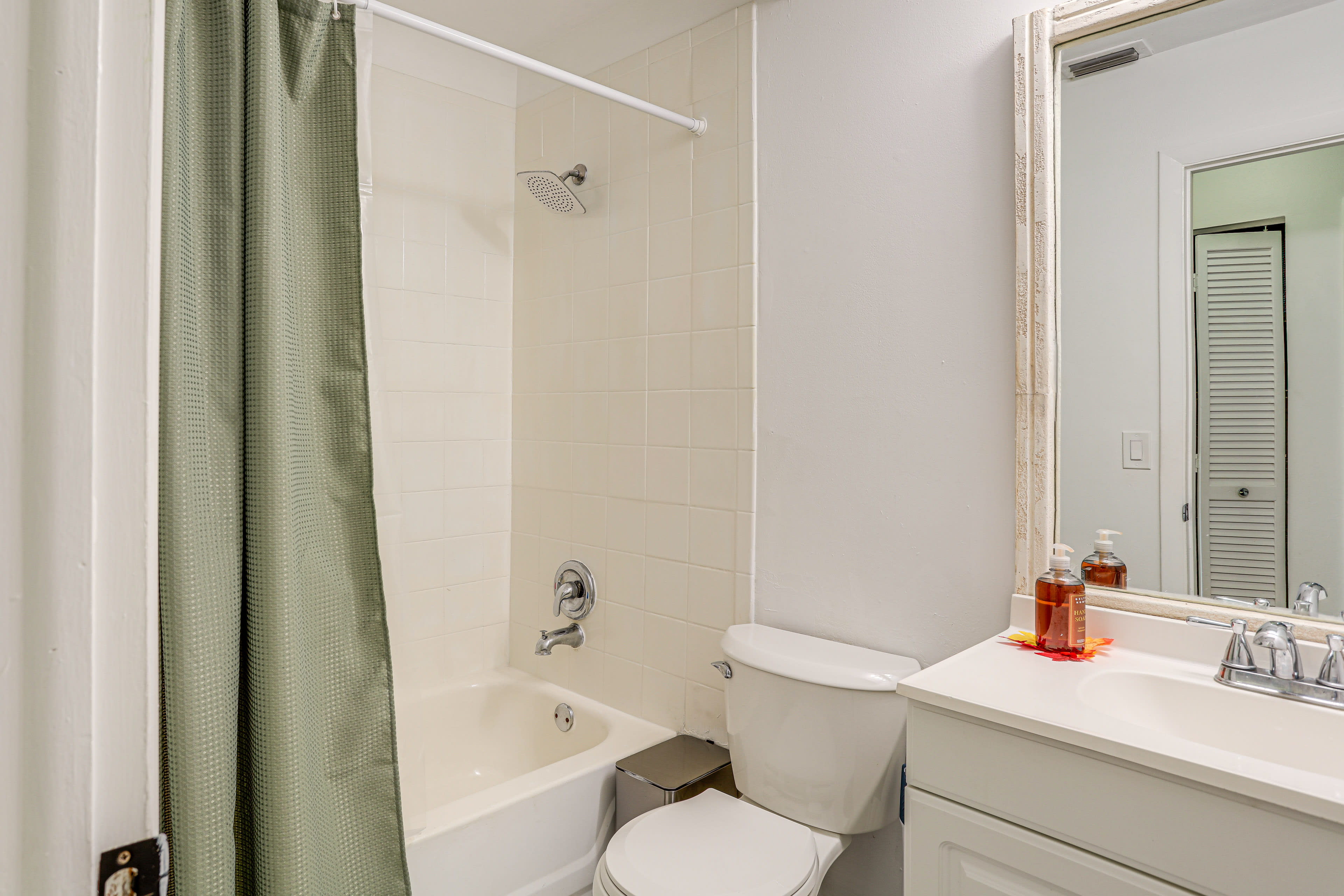 En-Suite Bathroom | 2nd Floor | Towels Provided