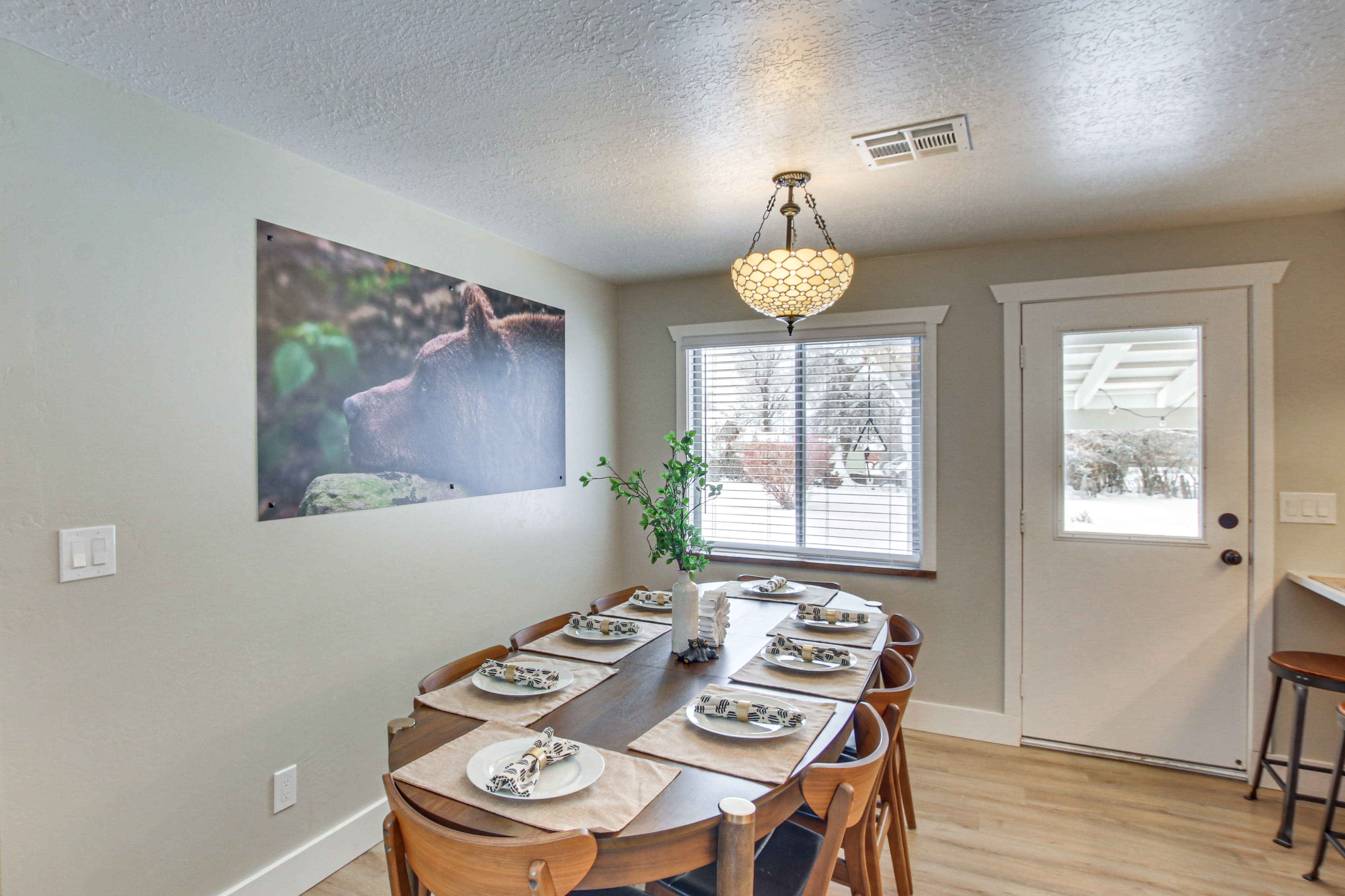 Dining | Dishware & Flatware Provided | Breakfast Bar