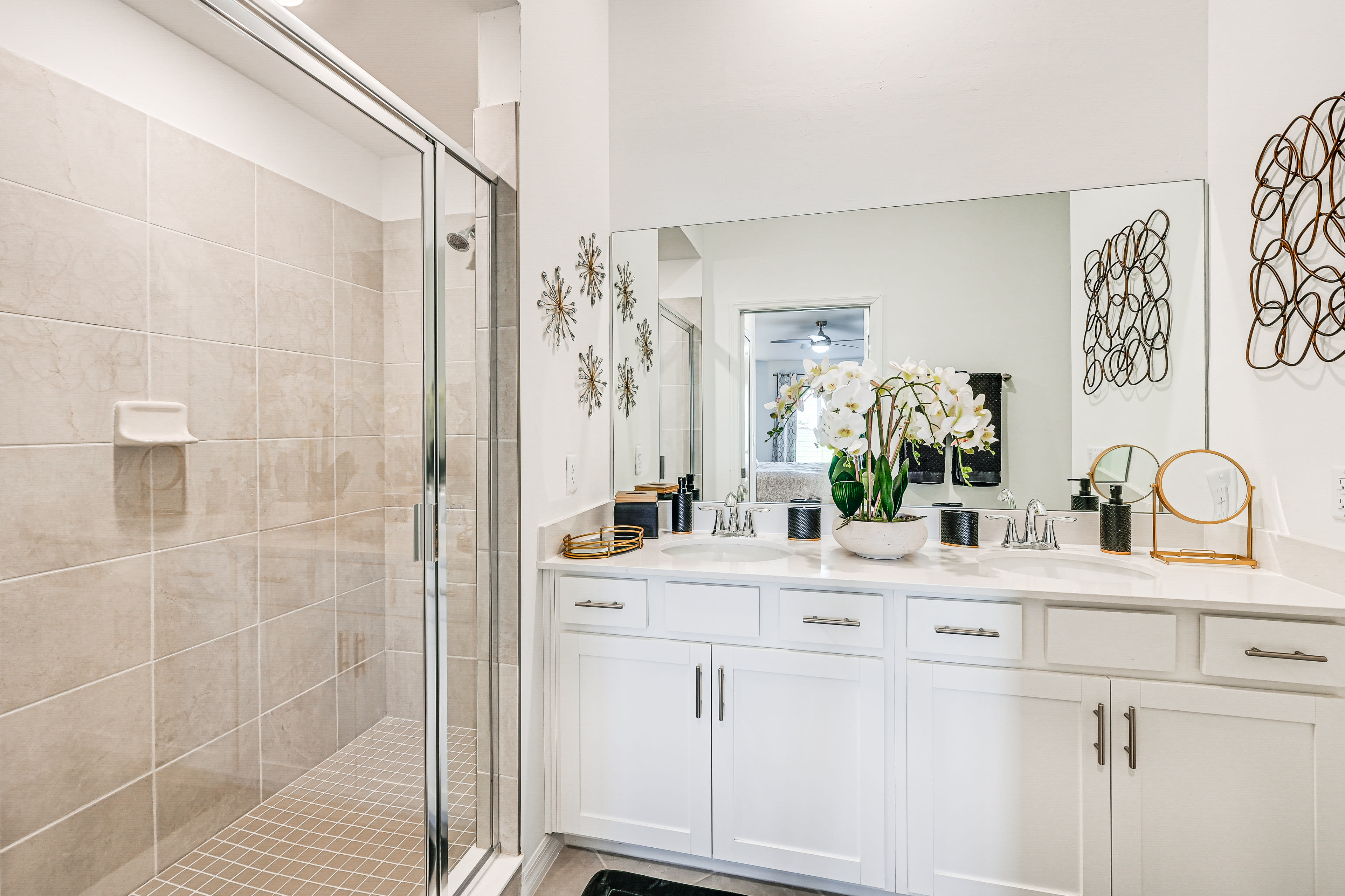 En-Suite Bathroom | Towels Provided