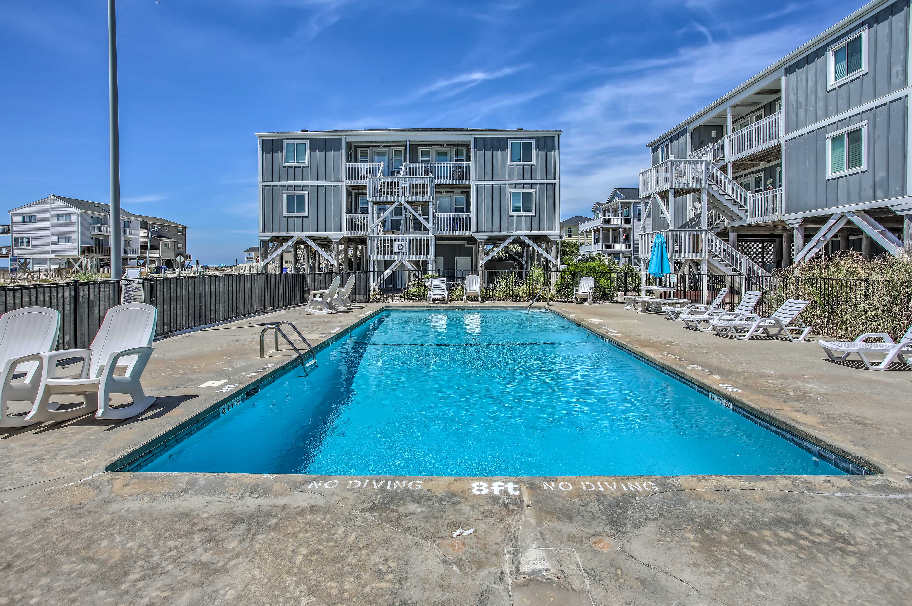 Community Amenities | Outdoor Pool