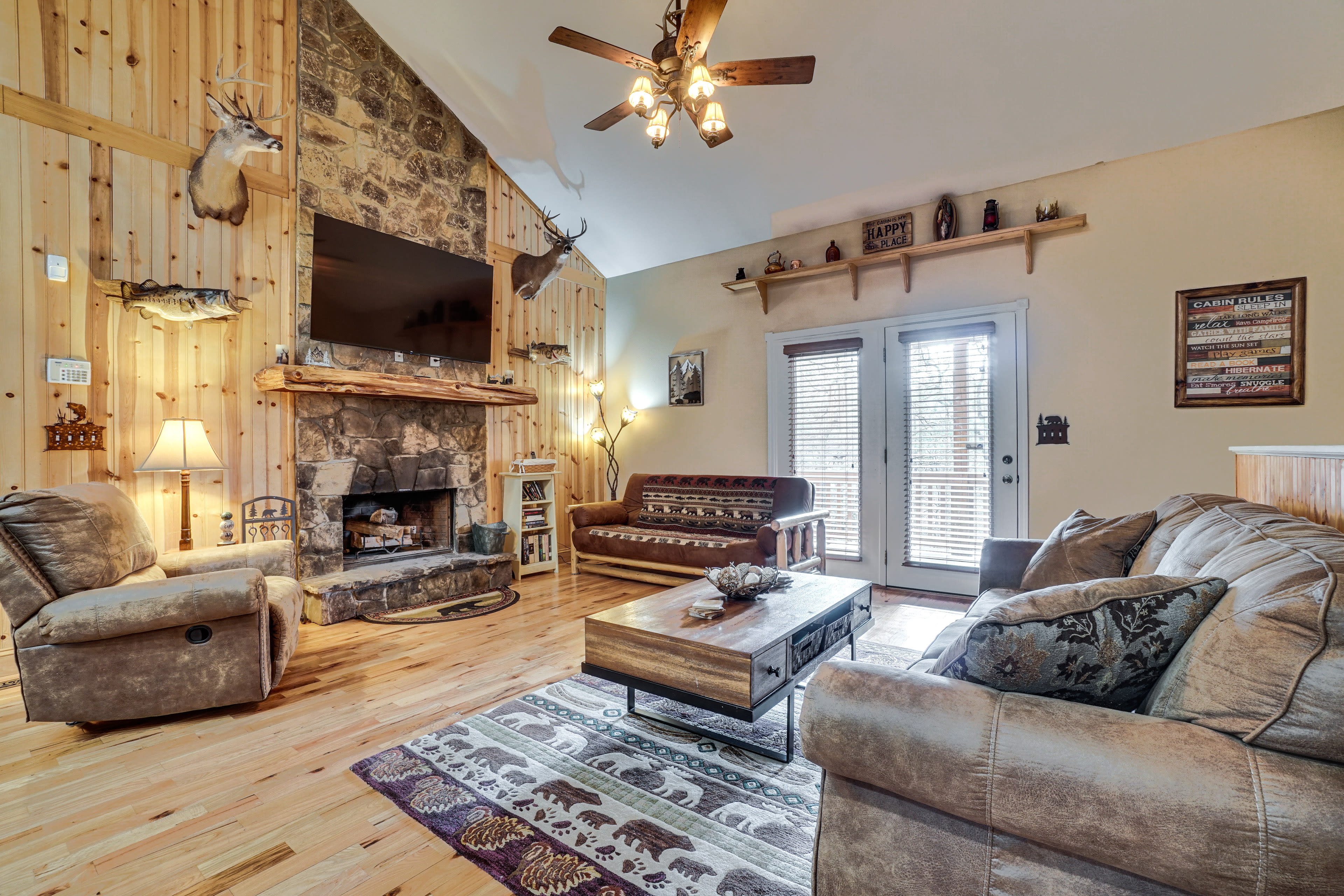 Living Room | 2nd Floor | Smart TV | Fireplace | Queen Sleeper Sofa | Futon