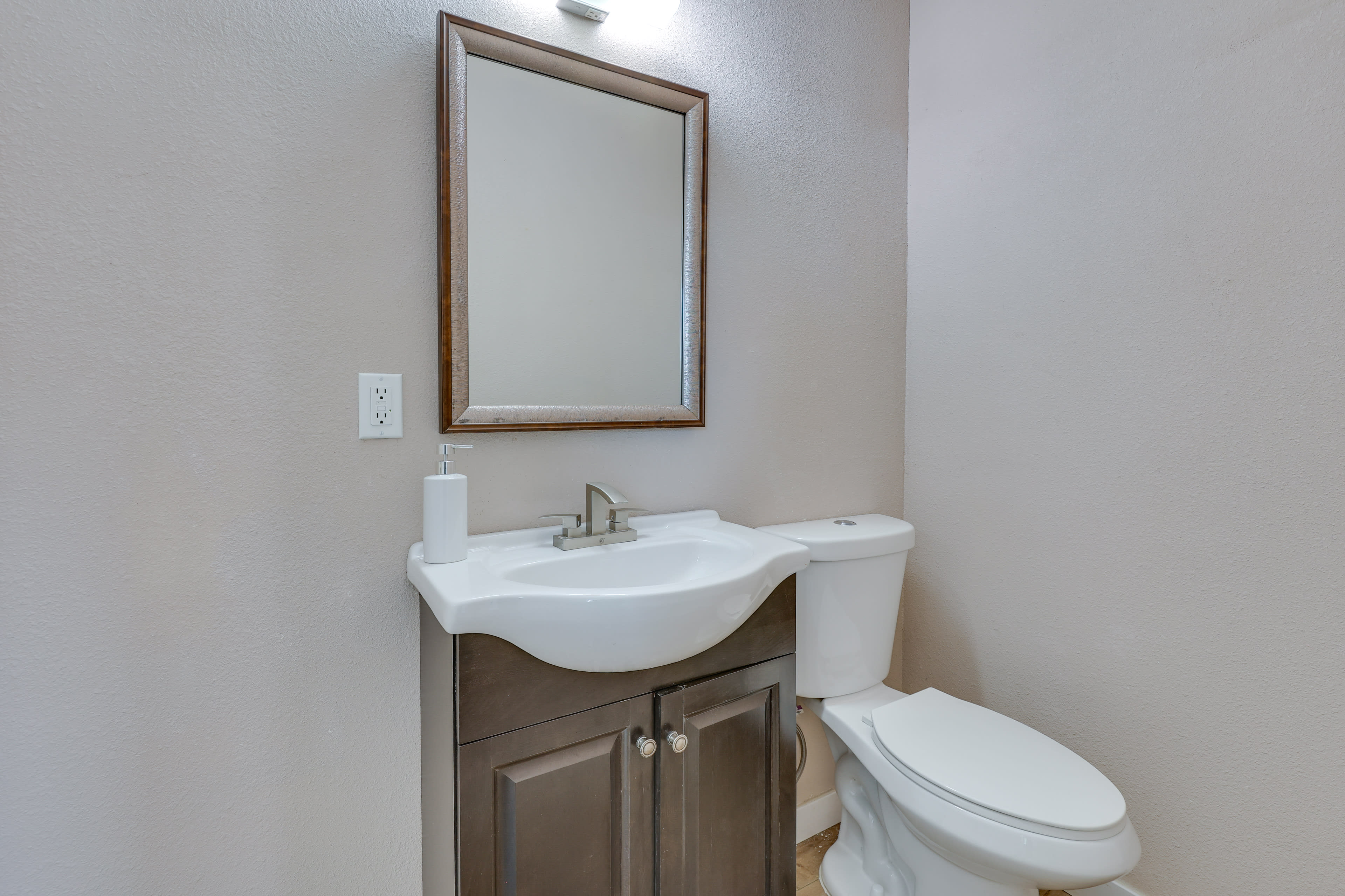 En-Suite Bathroom | Towels Provided