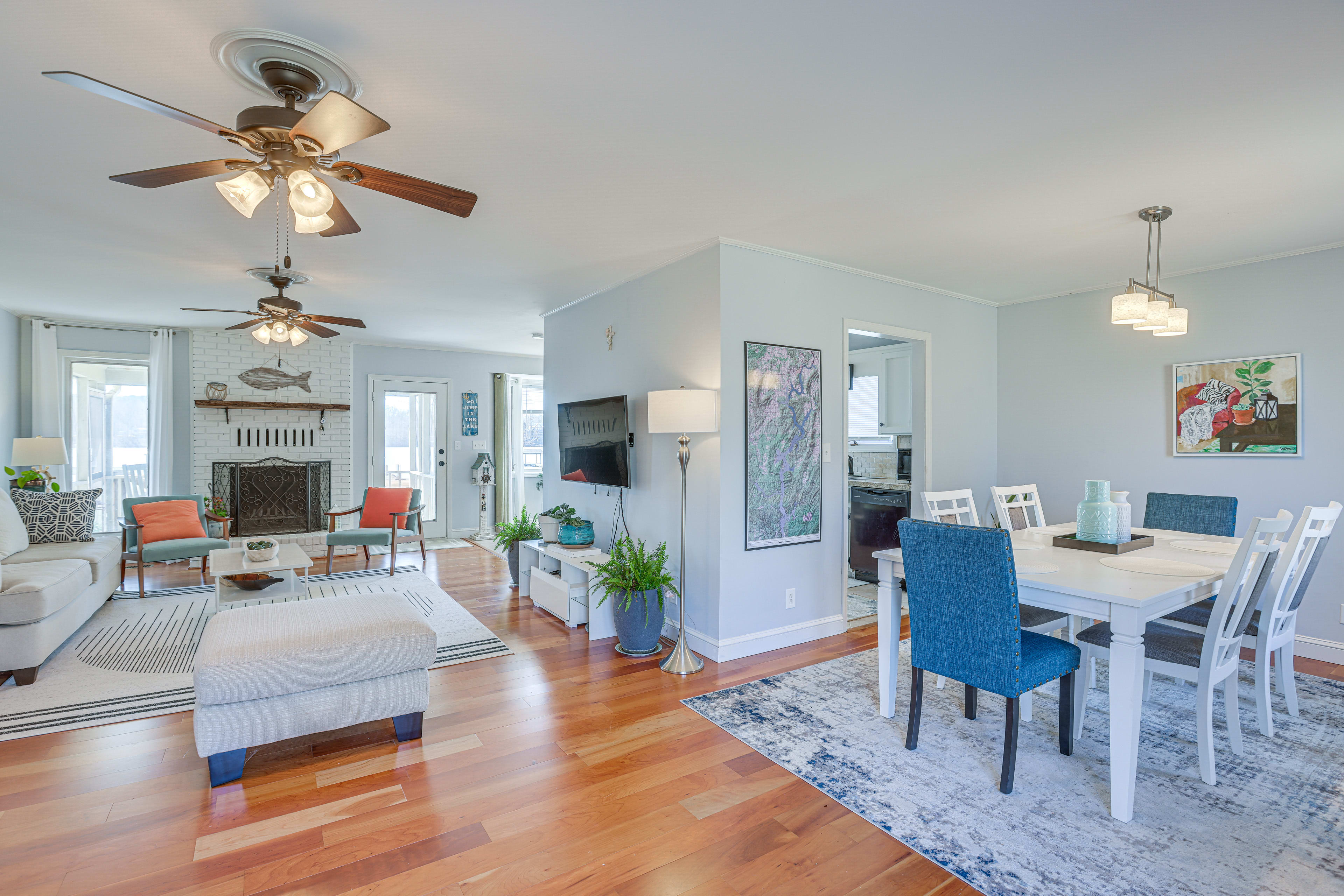 Dining Area | Dishware/Flatware | Main Floor