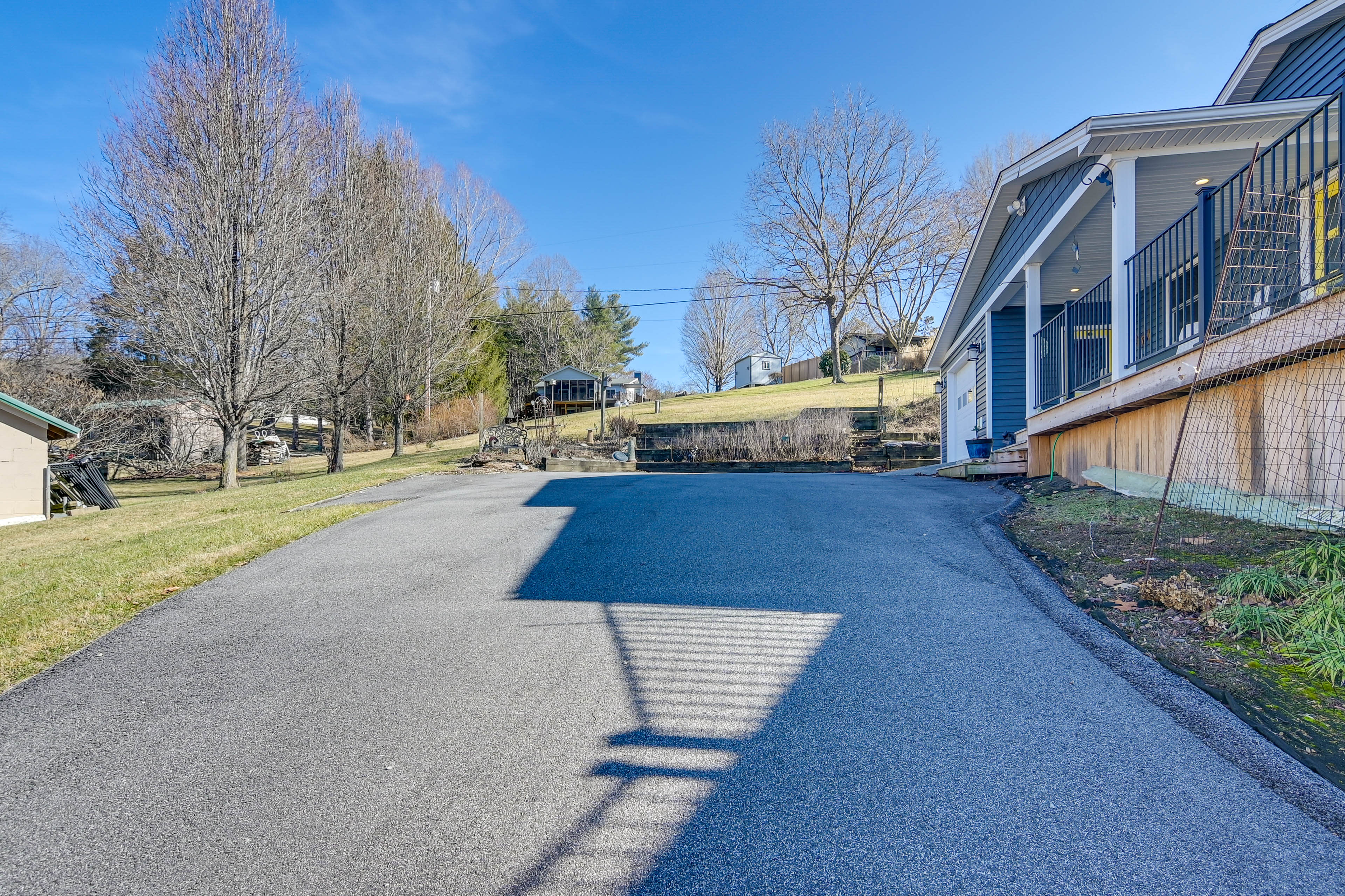 Parking | Driveway (3 Vehicles)