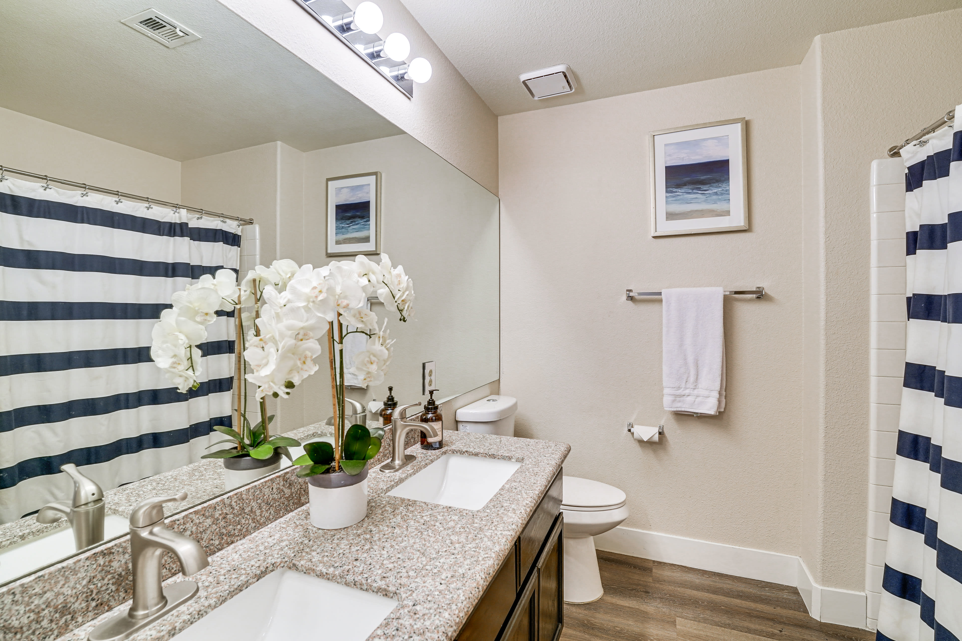 Full Bath | Complimentary Toiletries | 3rd Floor