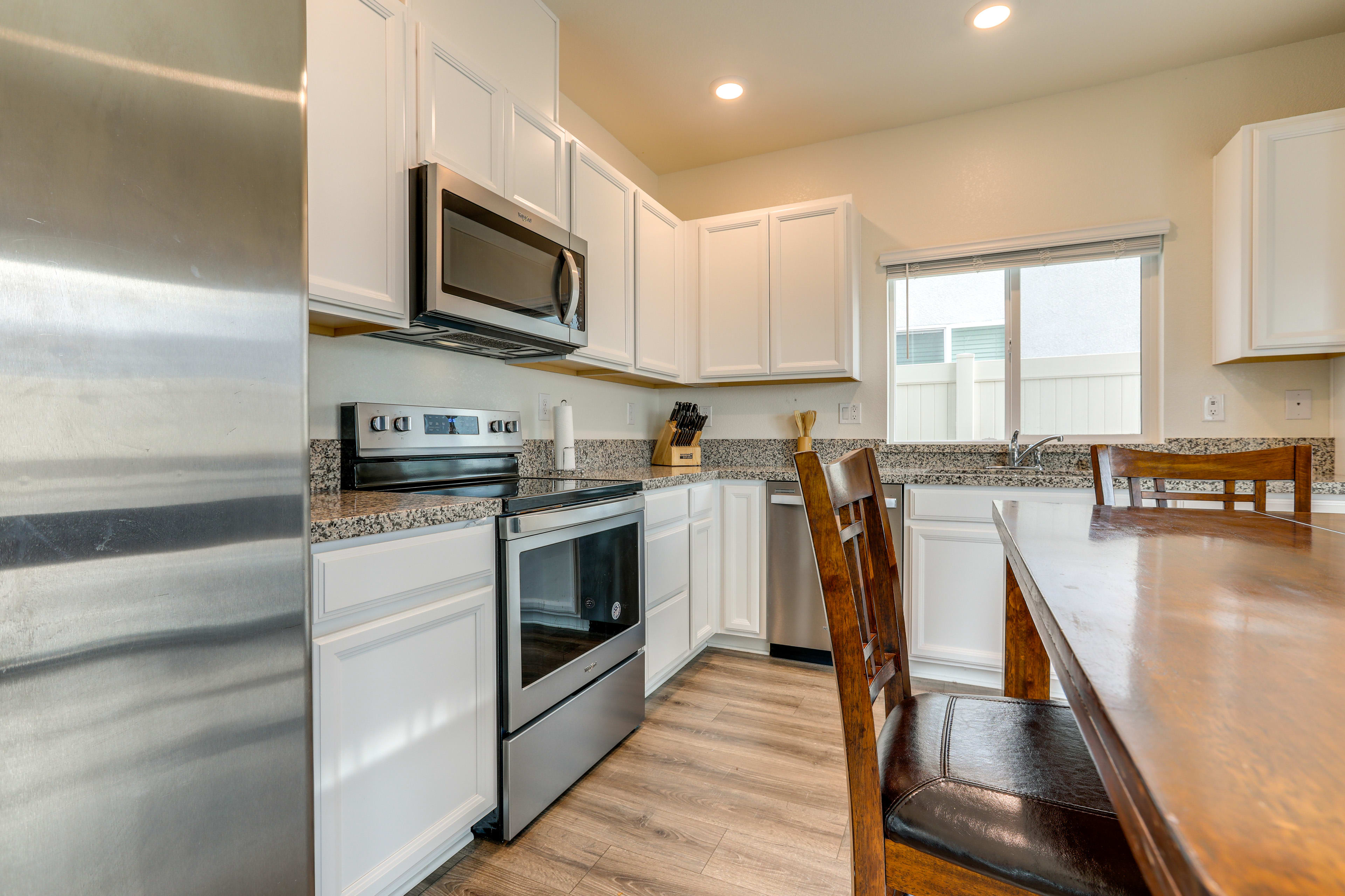 Dining Area | Kitchen