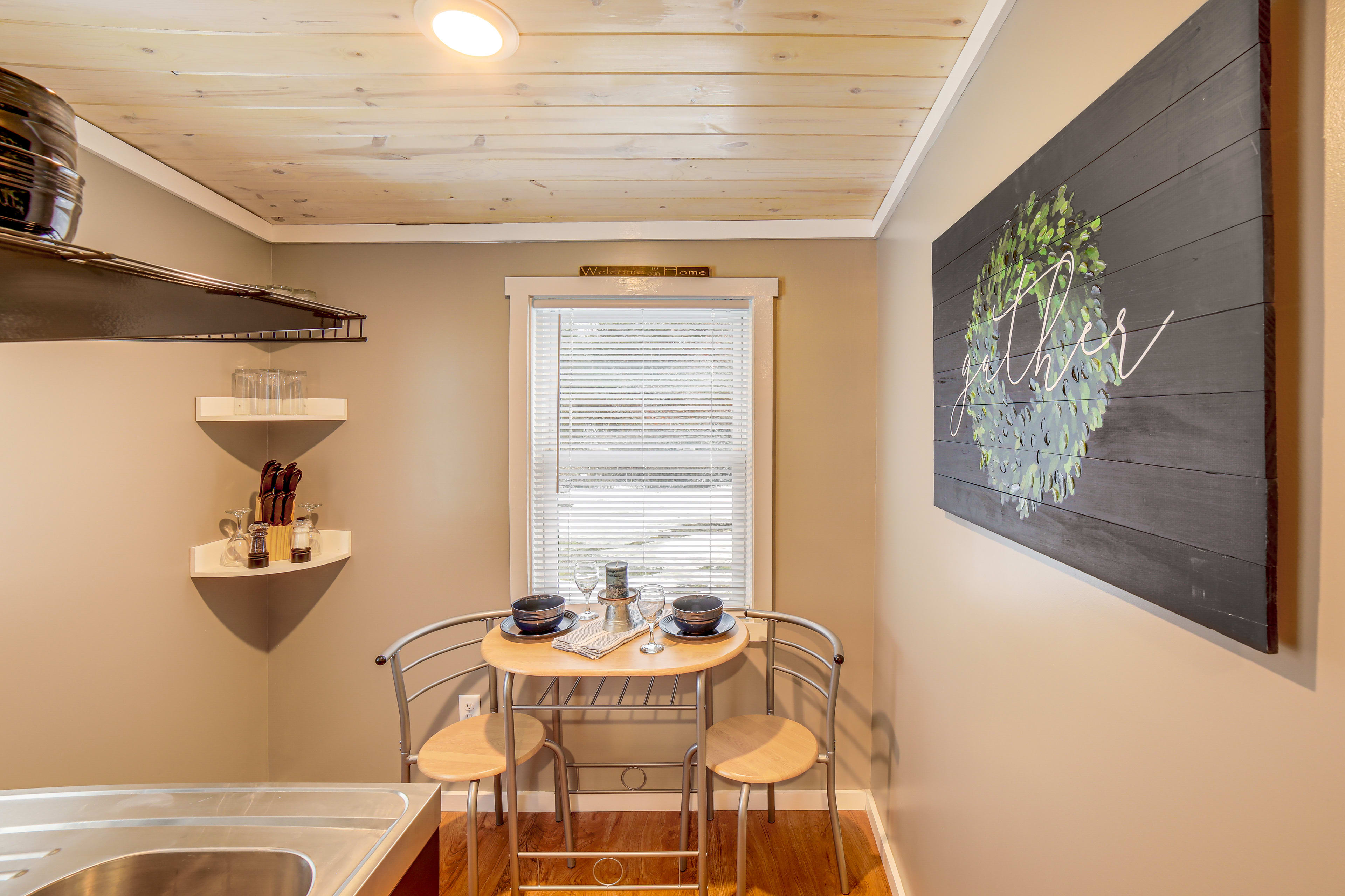 Dining Area | Dishware/Flatware