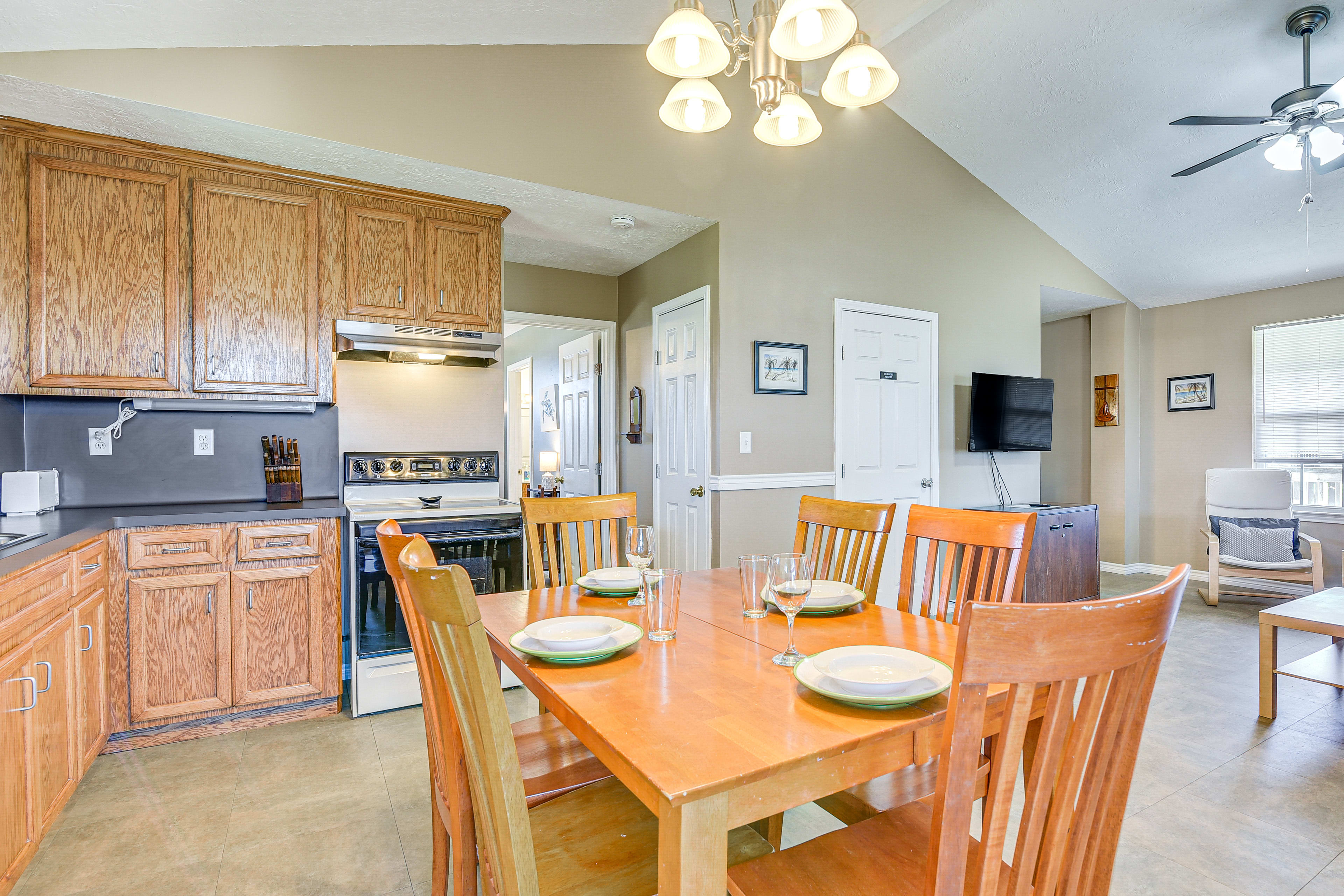 Dining Area | Fully Equipped Kitchen