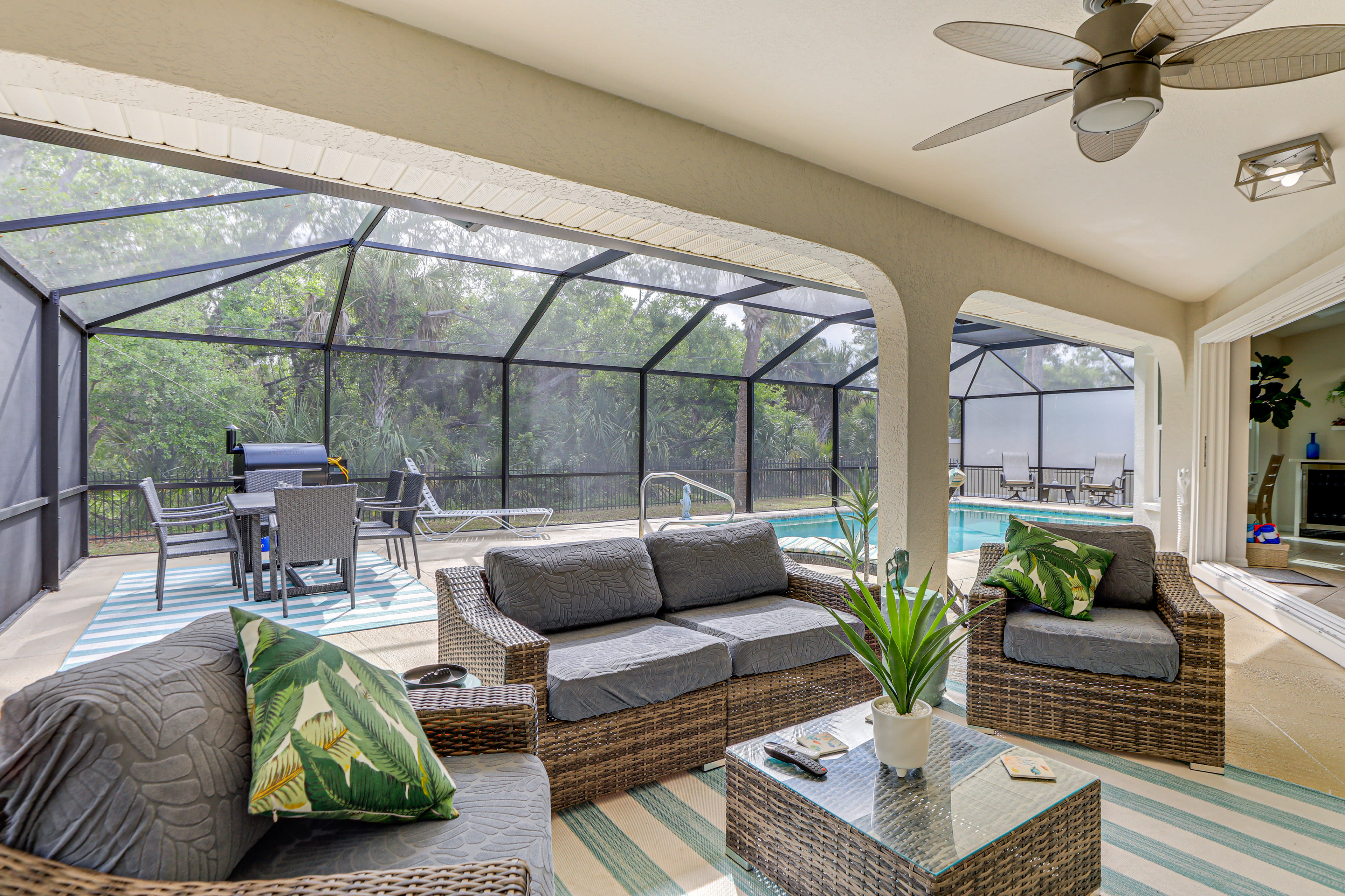 Covered Patio | Smart TV