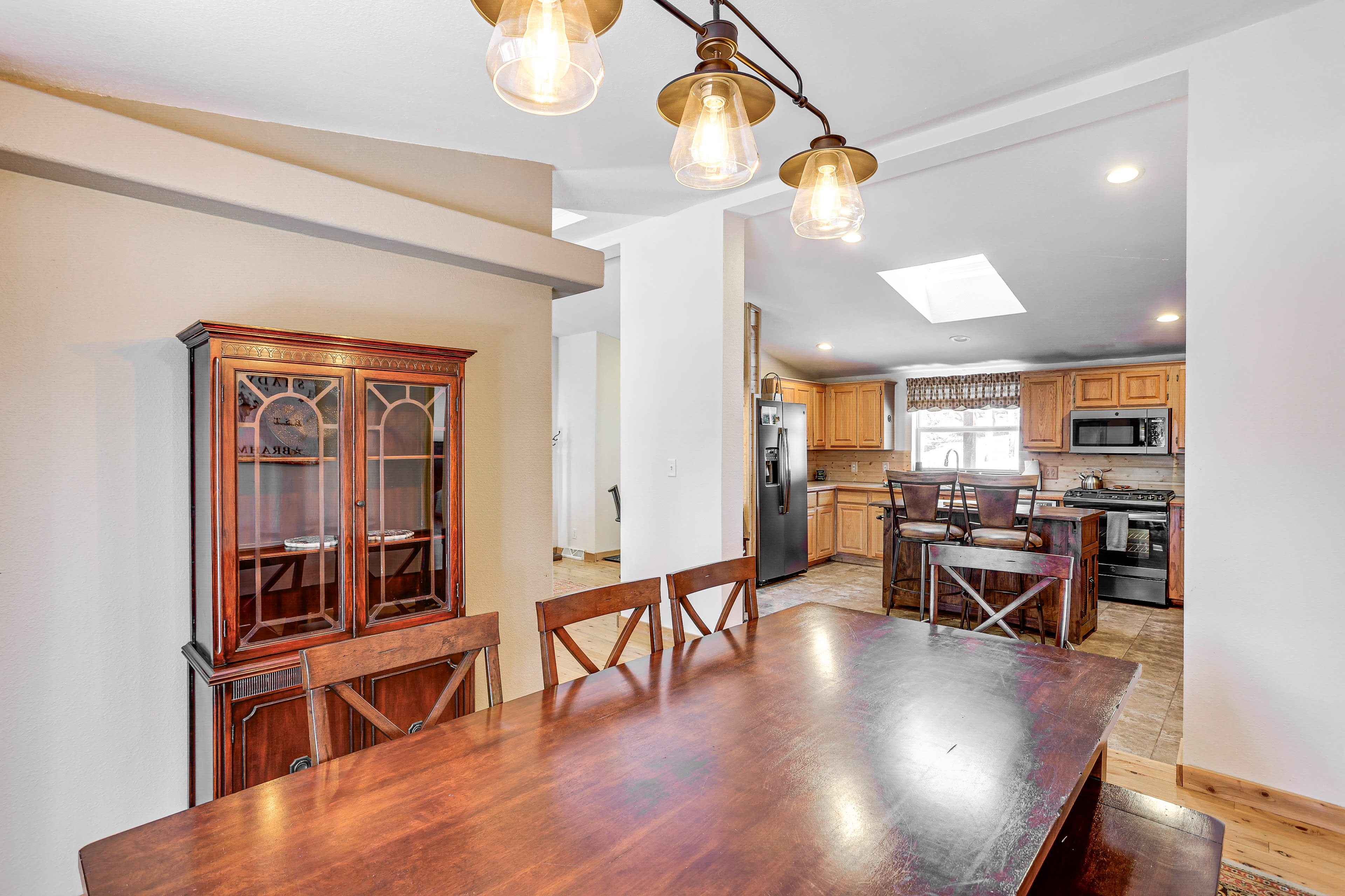 Dining Area | Dishware & Flatware Provided