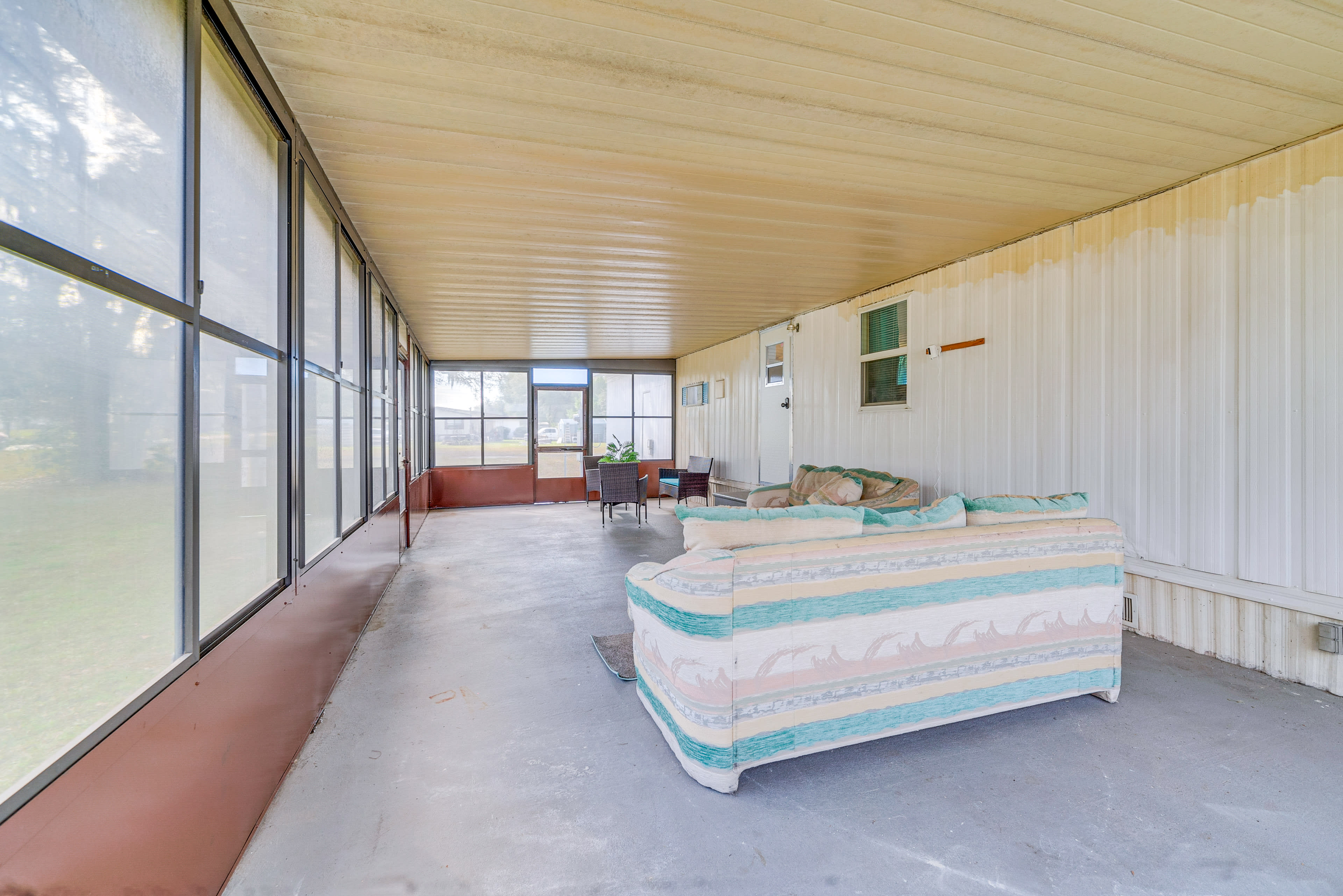 Screened Porch | Outdoor Seating