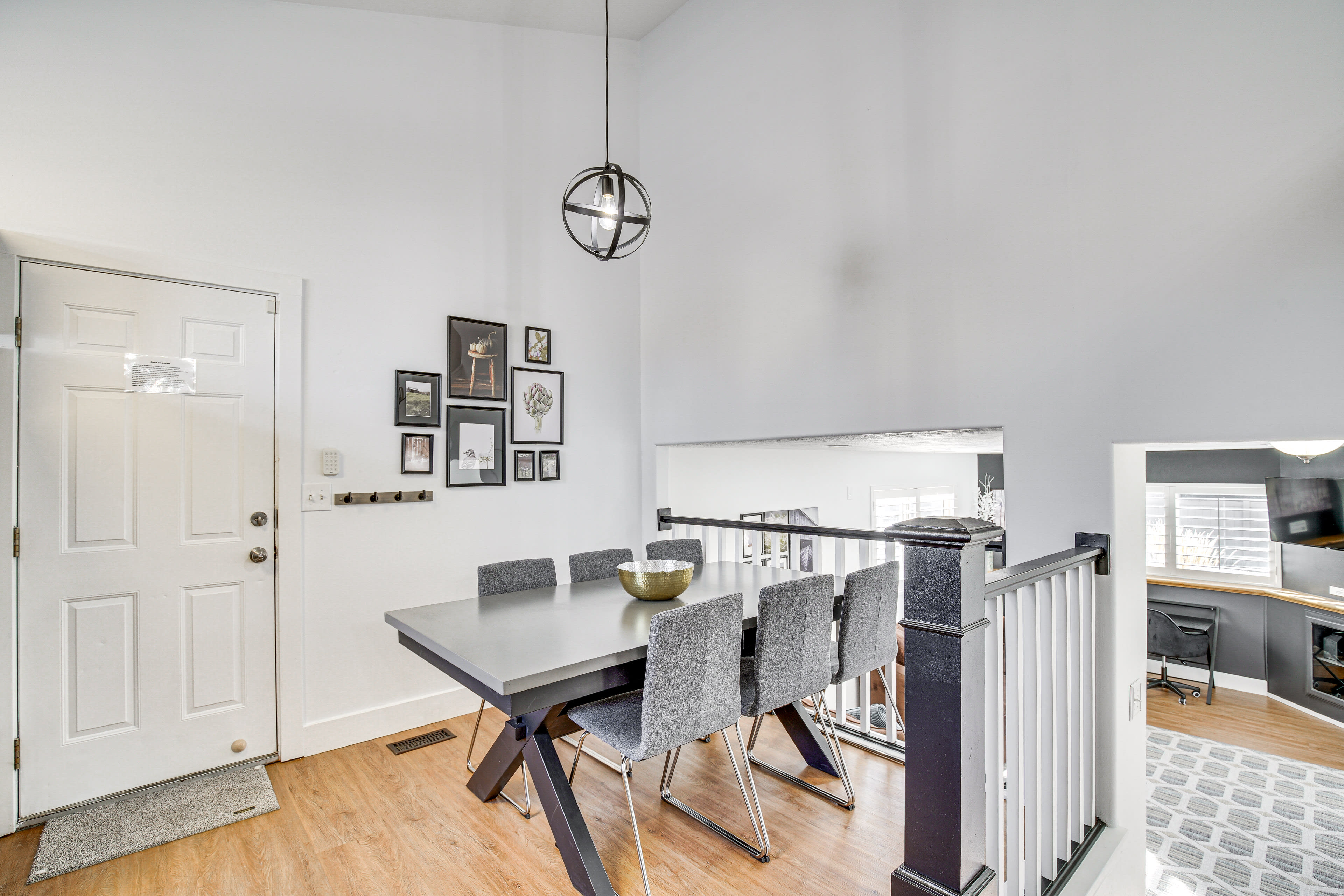 Dining Area | Dishware/Flatware Provided | 2nd Floor