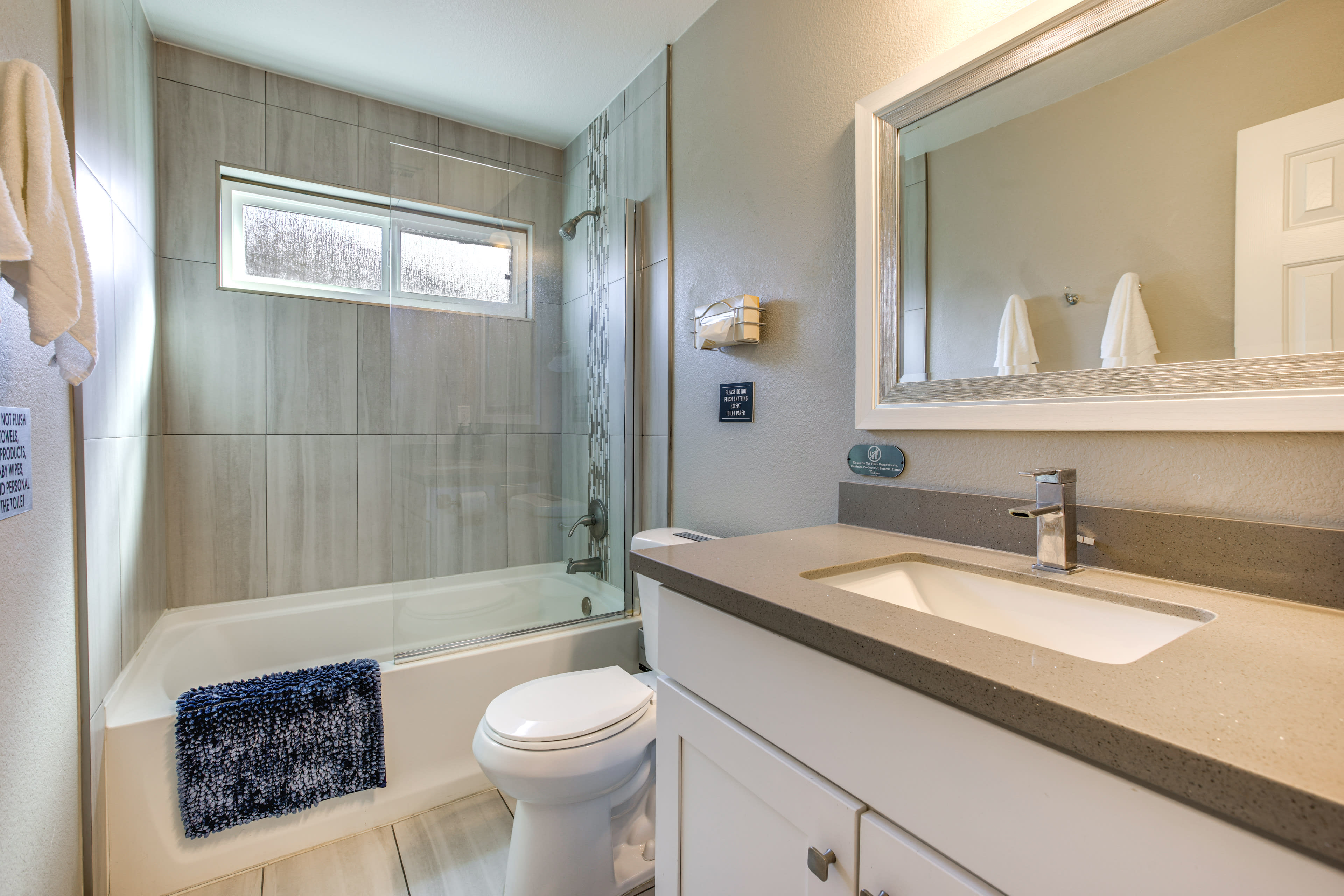 Full Bathroom | Shower/Tub Combo | Complimentary Toiletries | Hair Dryer