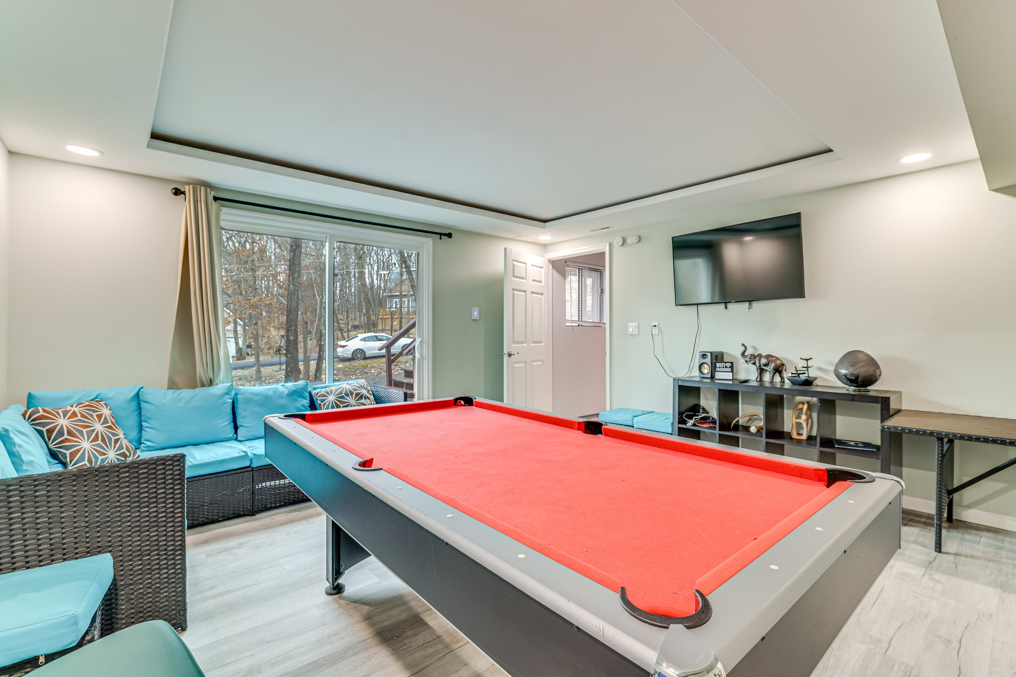 Game Room | Pool Table | Smart TV