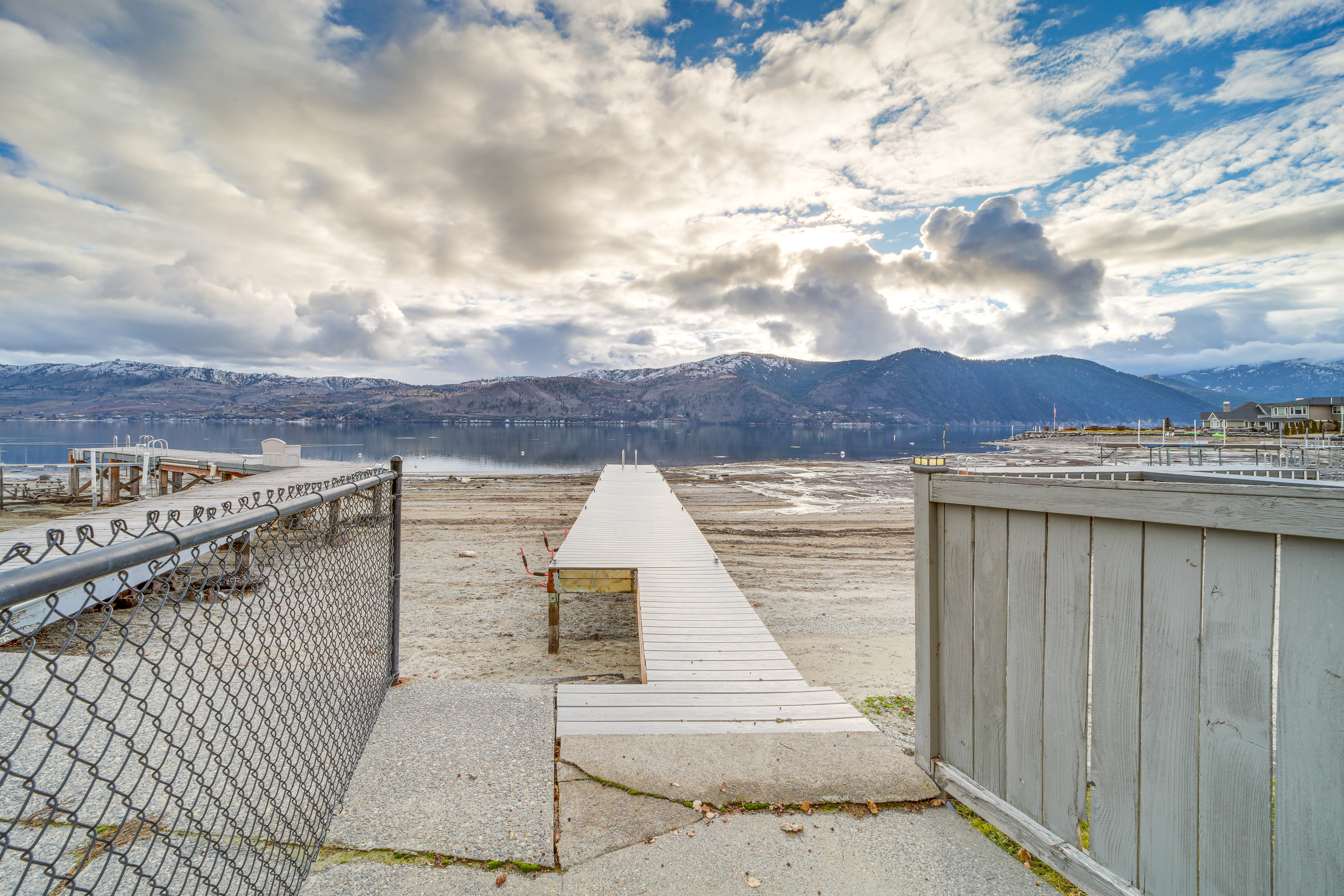Shared Dock | Steps to Lake Chelan | 2-Story Home
