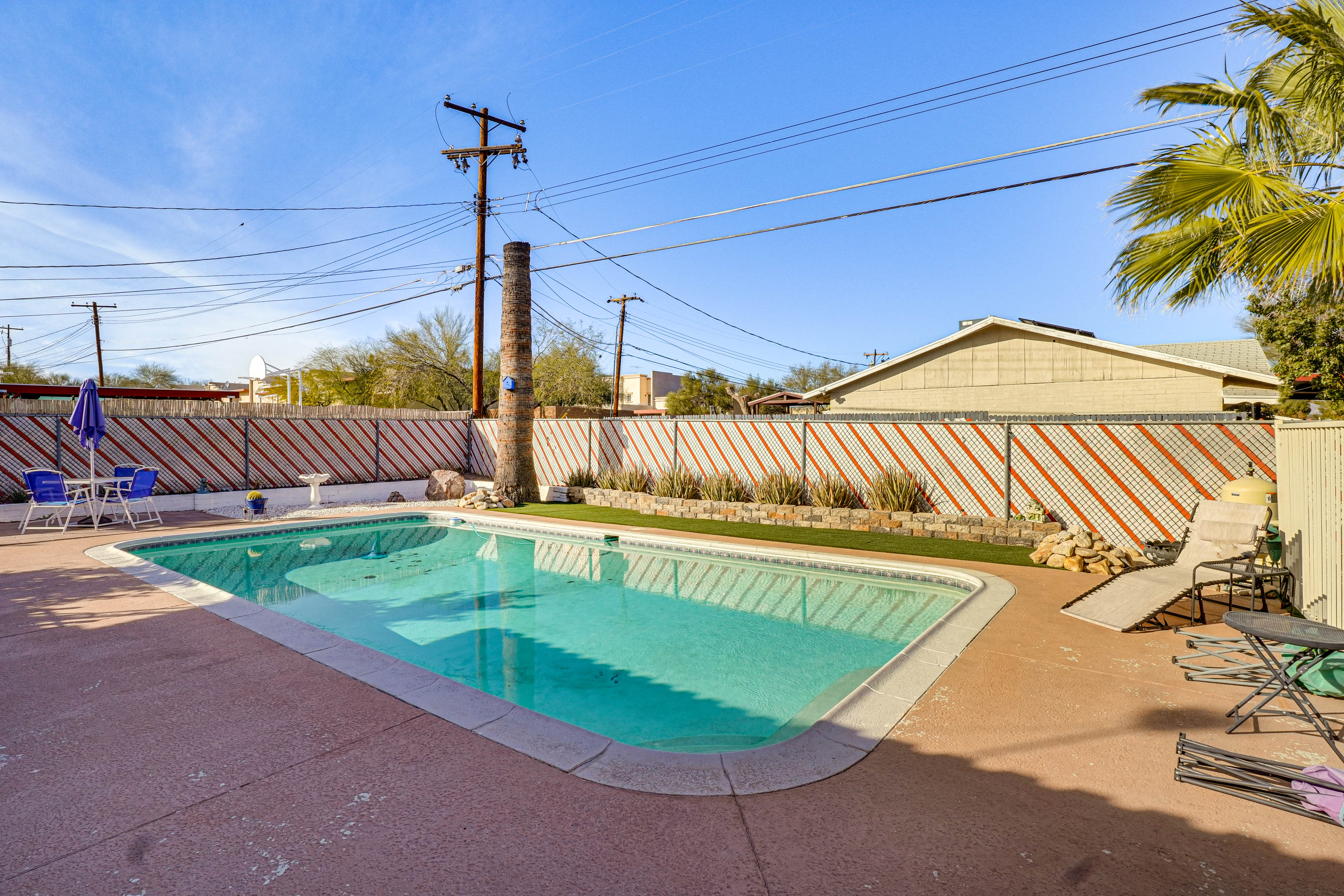 Private Outdoor Pool (Depth 3'-7') | Outdoor Dining Area | Charcoal Grill