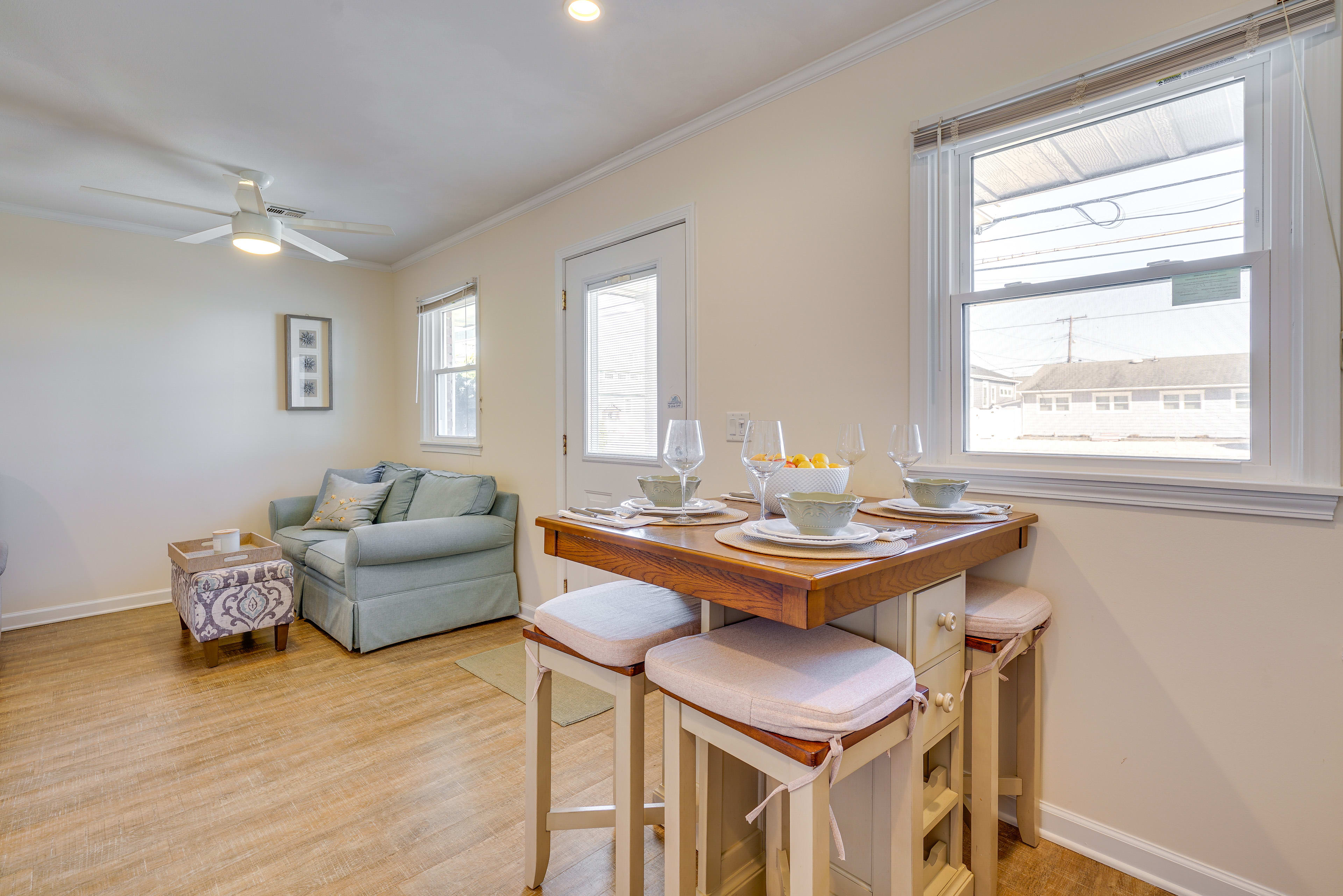 Dining Area | Dishware/Flatware Provided