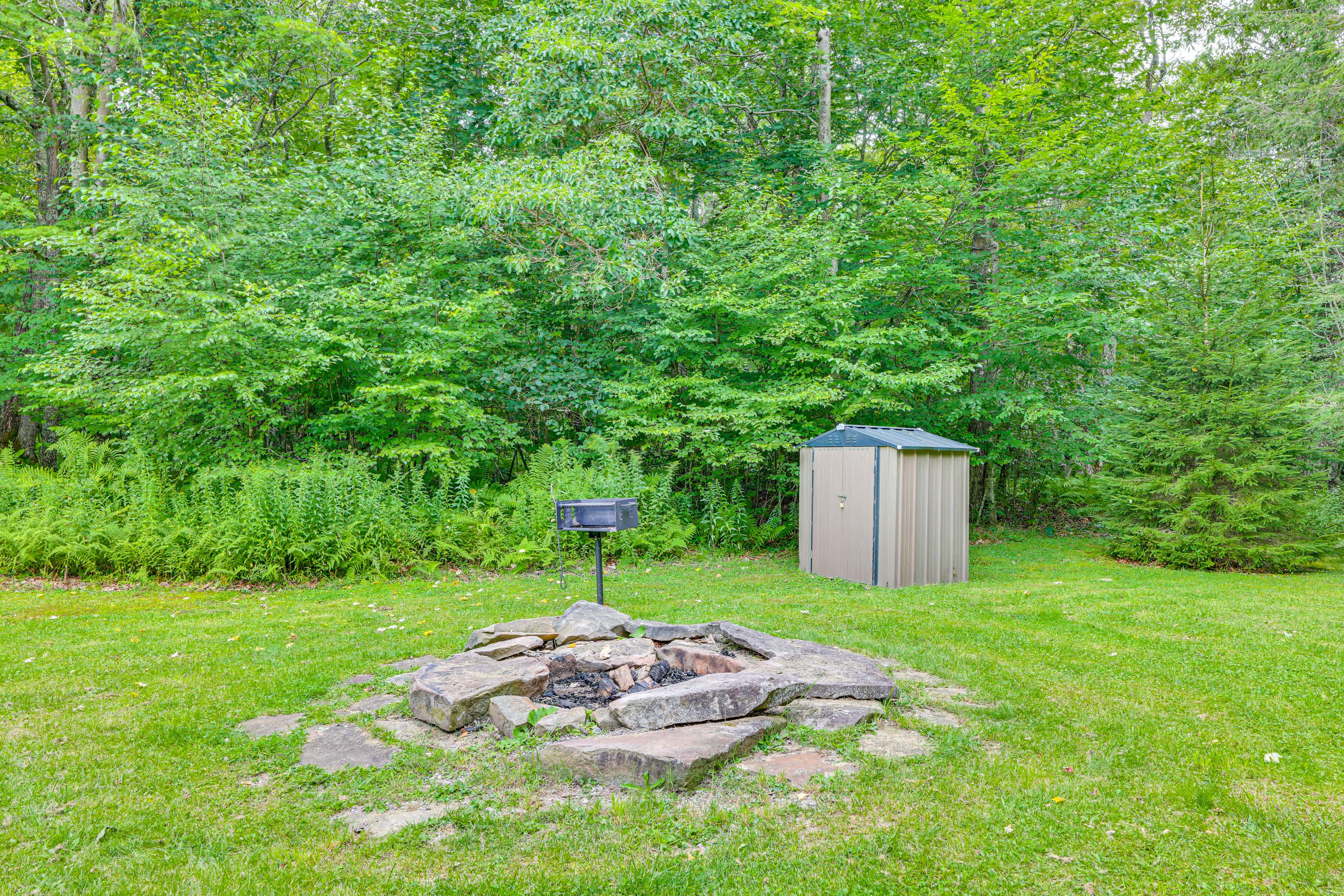 Private Yard | Fire Pit