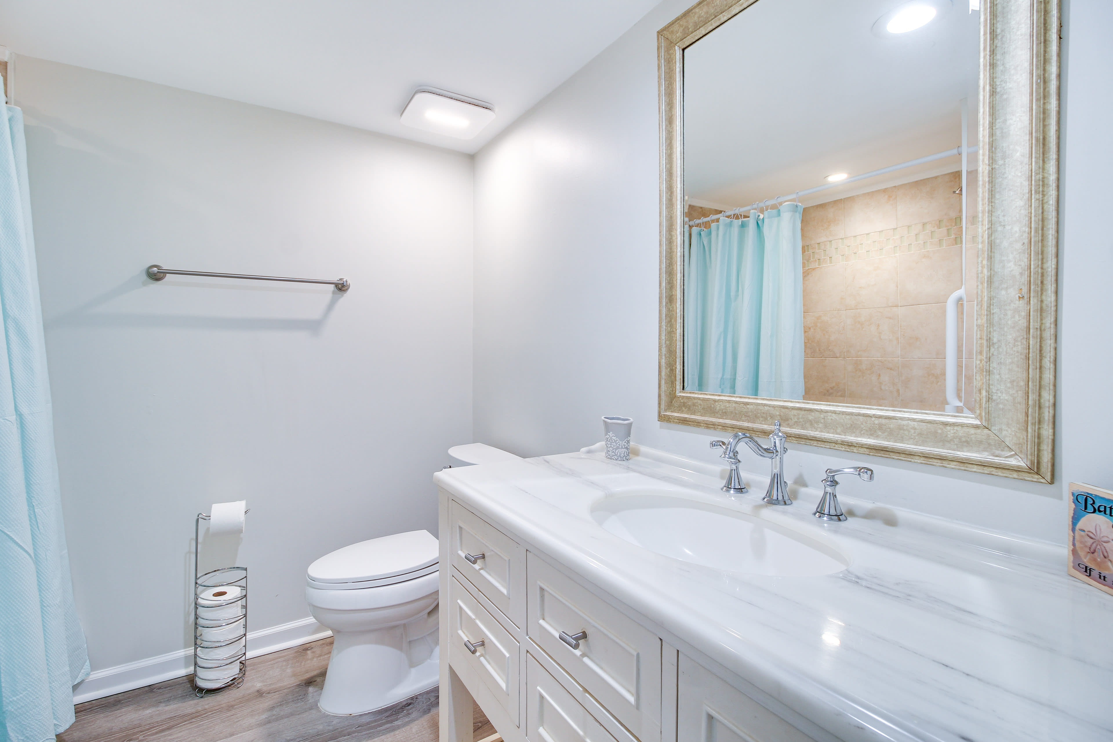 Full Bathroom | Complimentary Toiletries | Towels/Linens