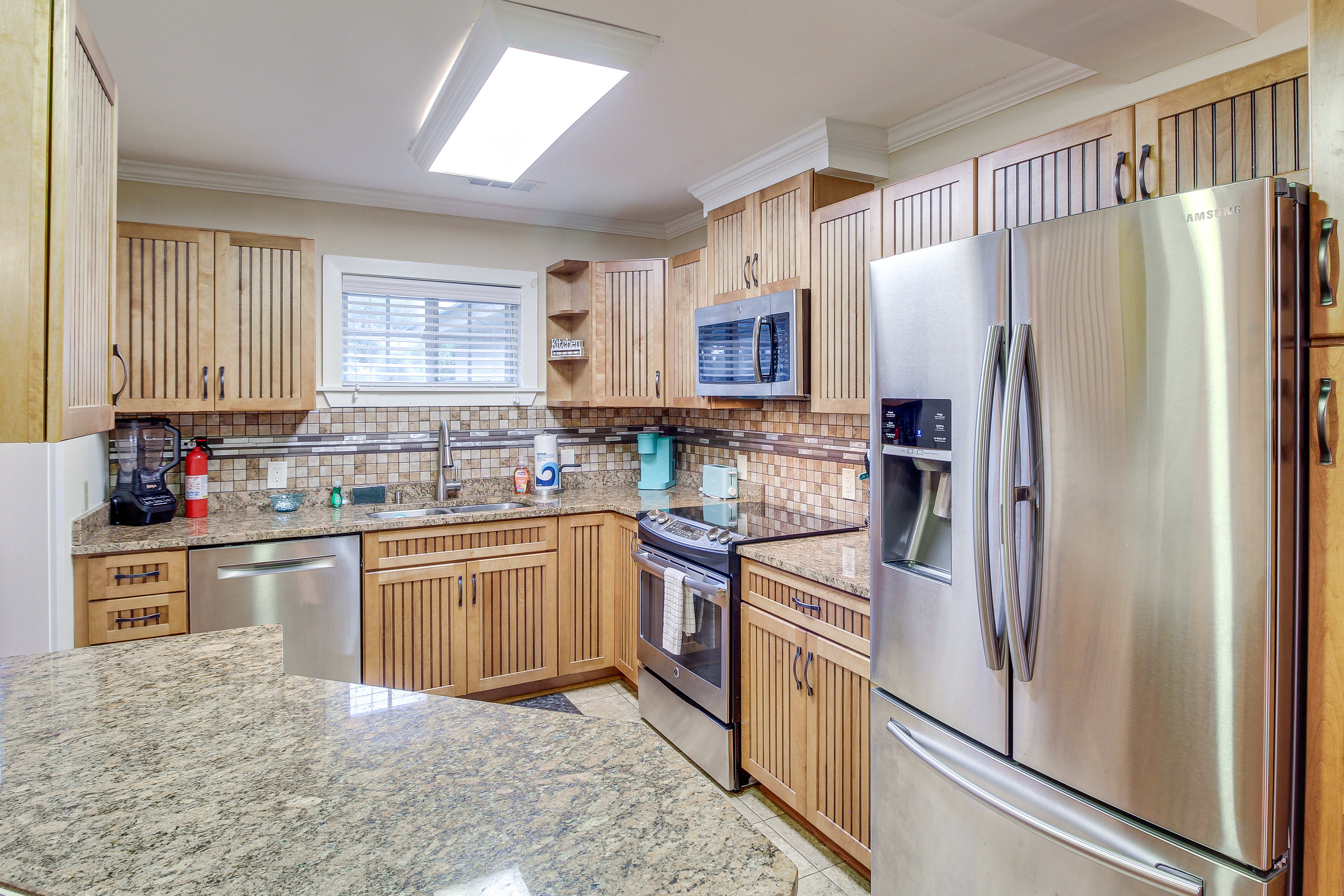 Kitchen | Equipped w/ Cooking Essentials