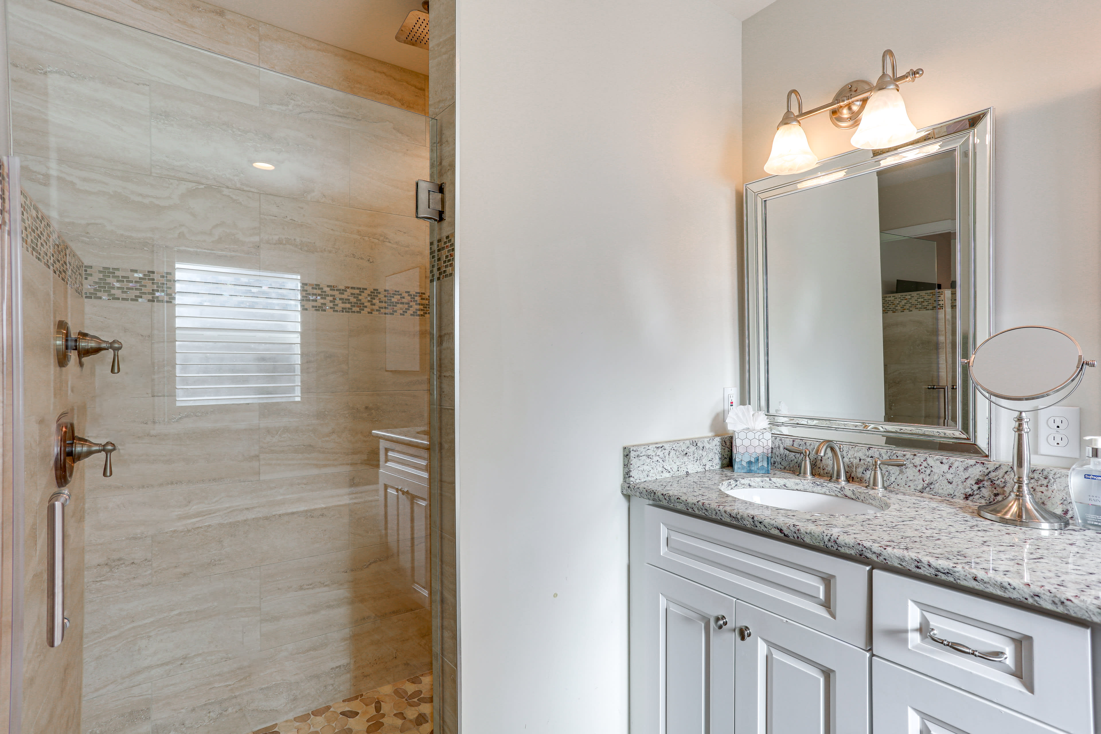 Full Bathroom | Walk-In Shower | Soaking Tub | Complimentary Toiletries