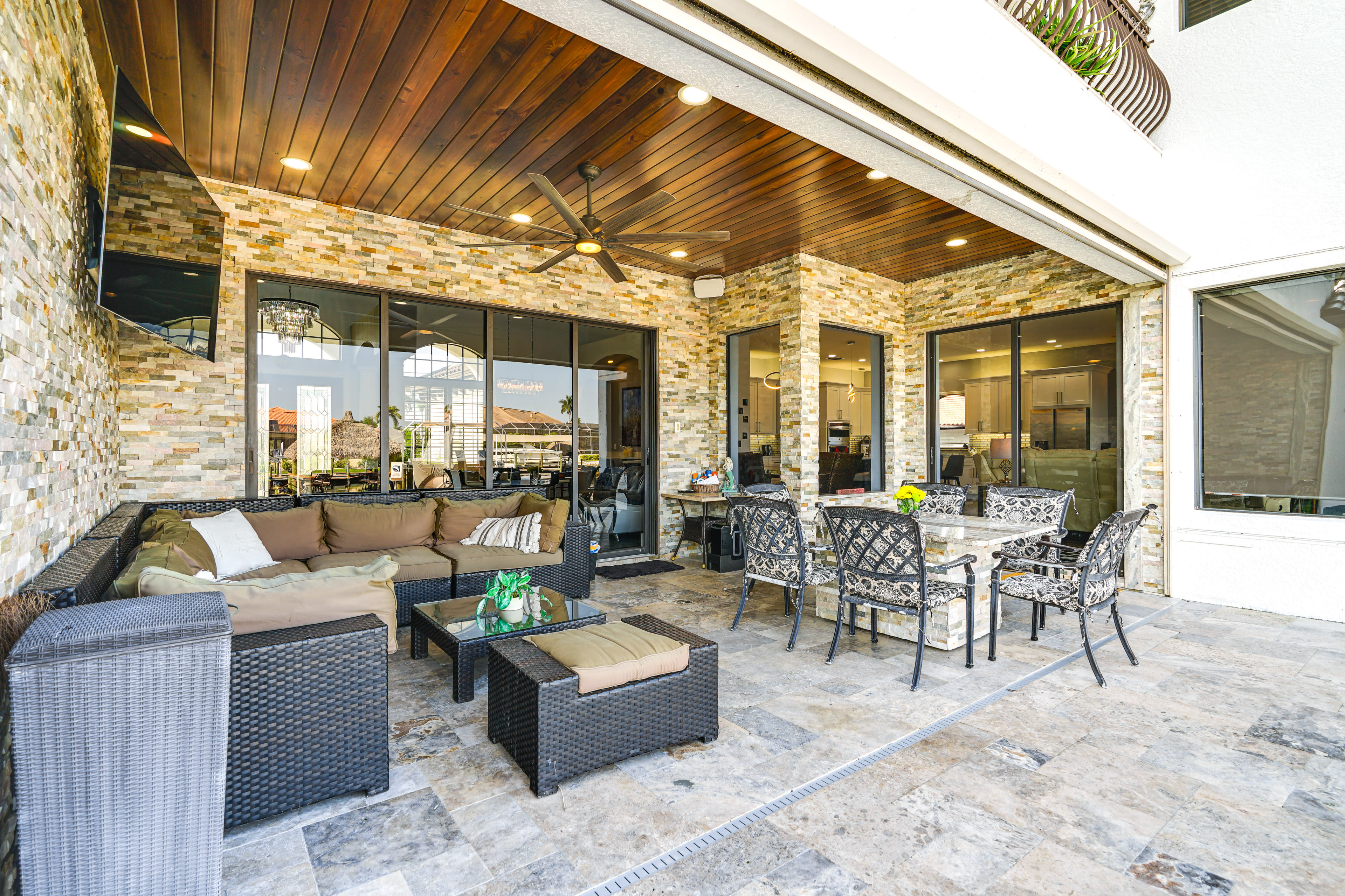 Covered Patio | Outdoor Dining | Smart TV