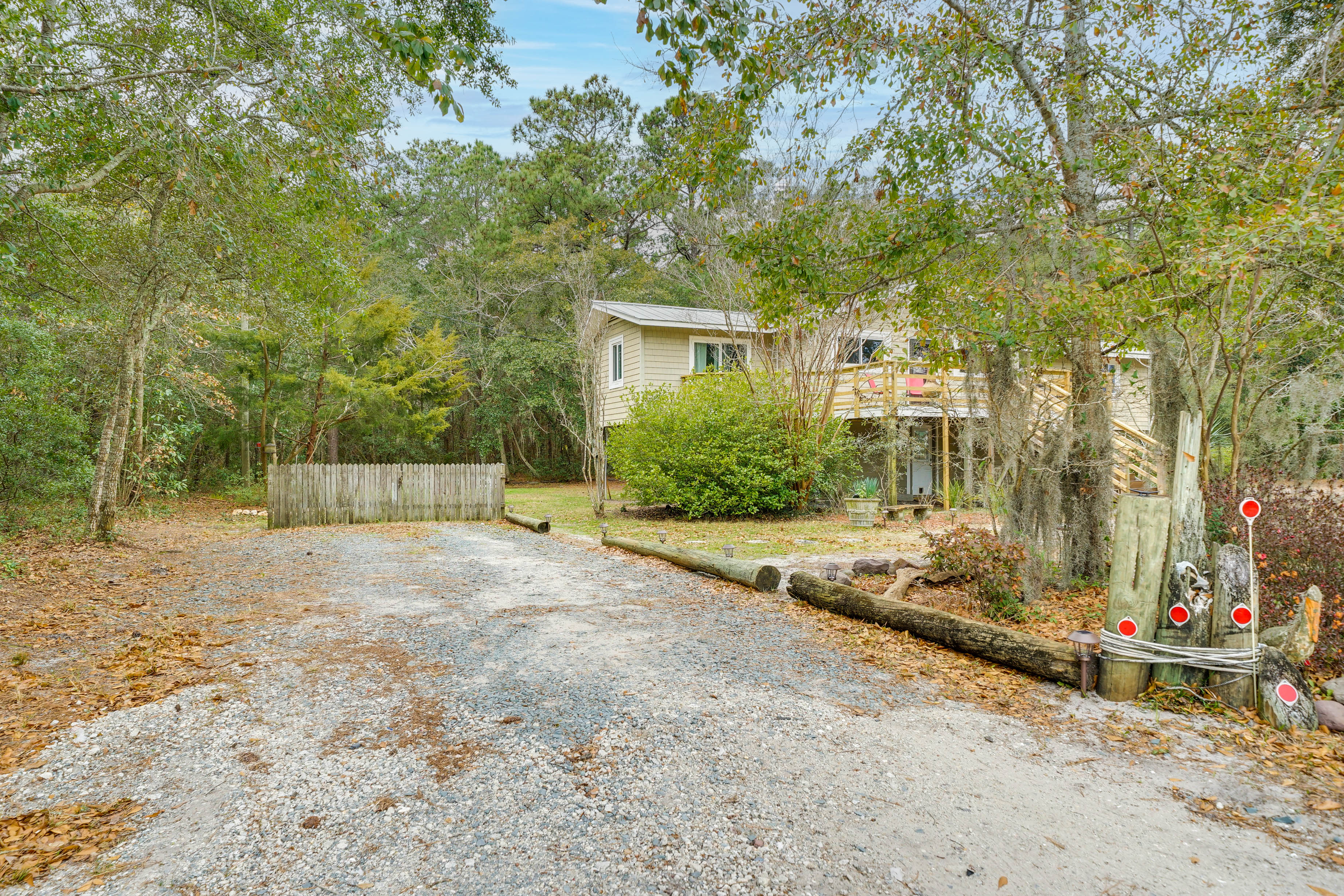 Parking | Gravel/Yard Driveway (3 Vehicles)