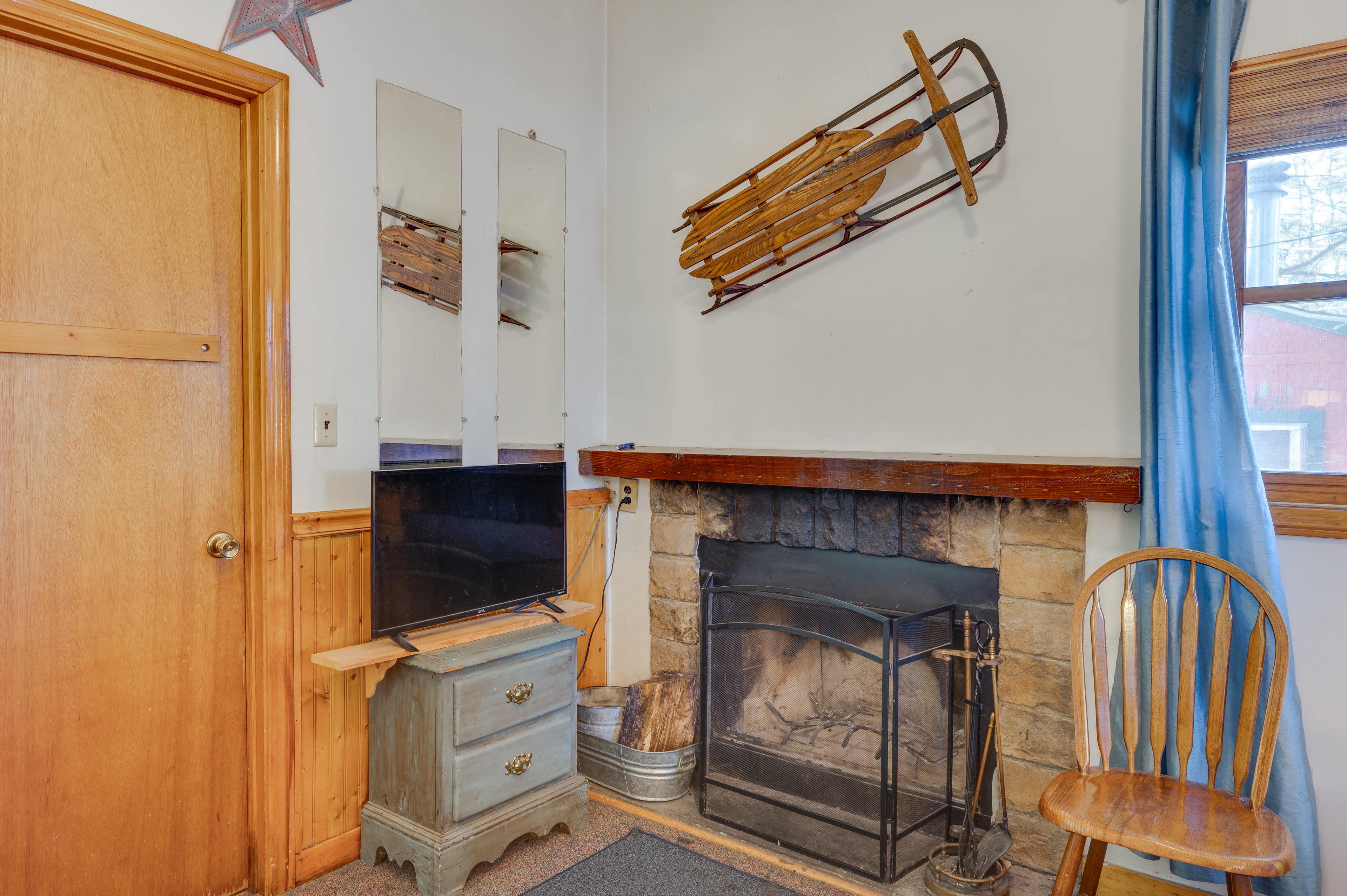 Studio | Wood-Burning Fireplace | Window A/C Unit | Electric Heating